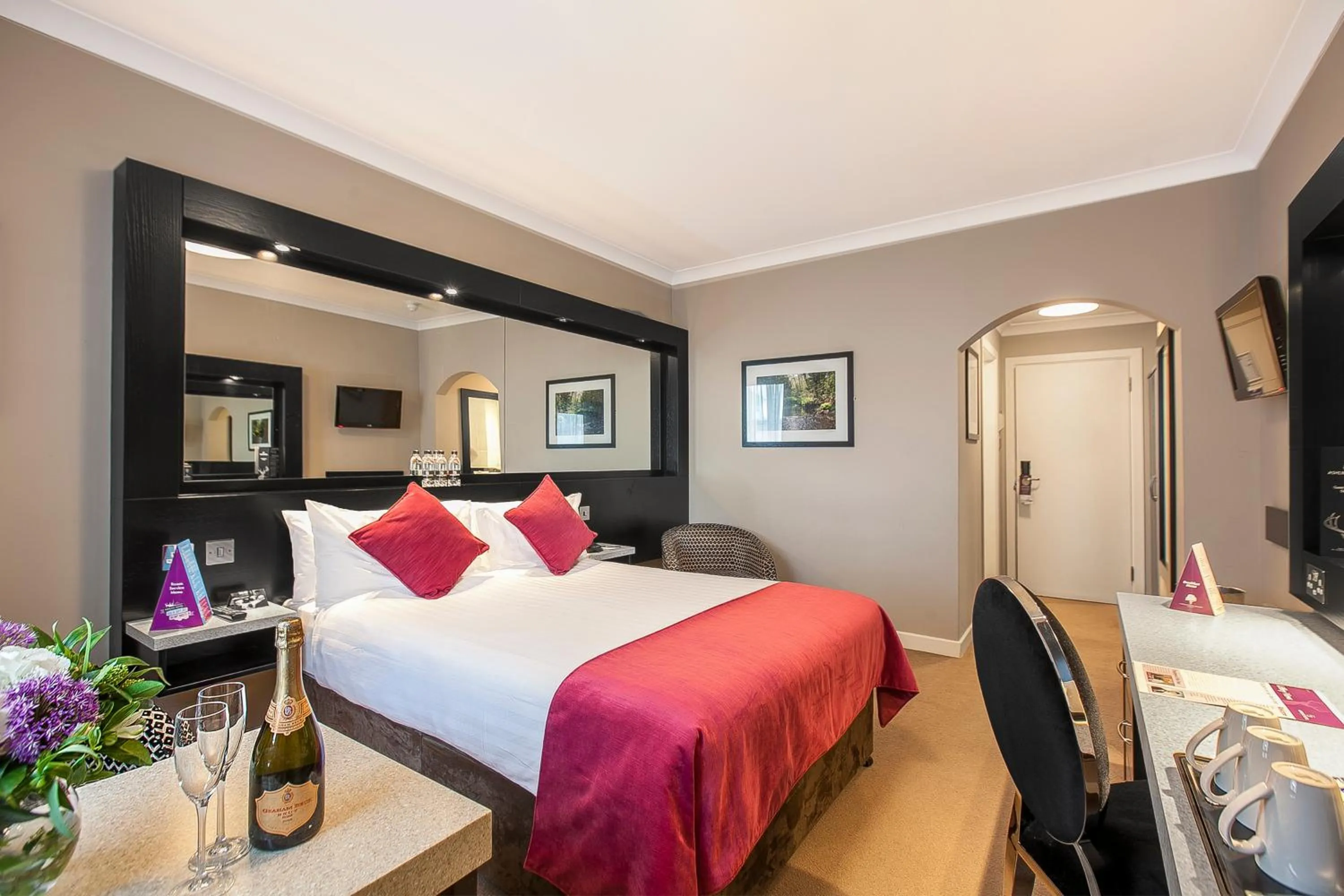 Photo of the whole room, Bed in Ashling Hotel Dublin