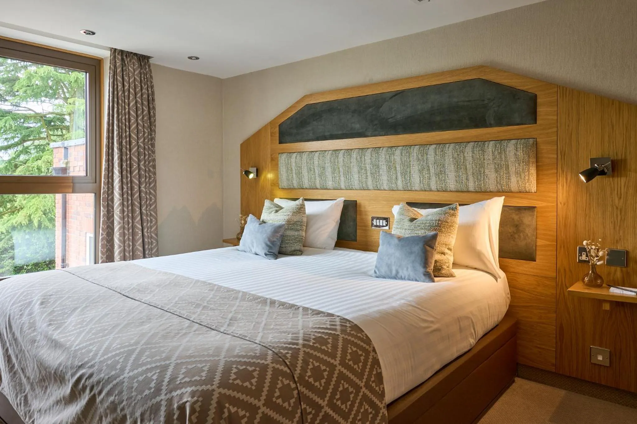 Bed in Fairlawns, Hotel And Spa