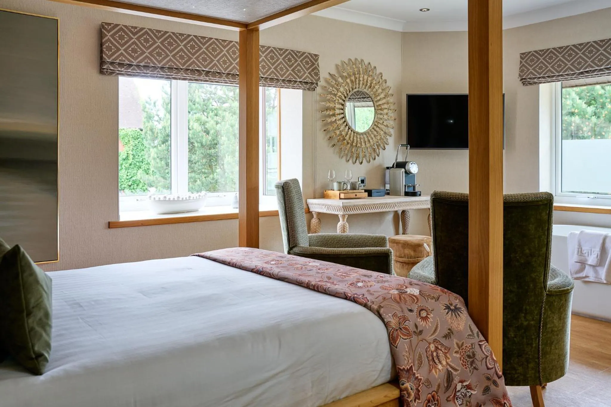 Photo of the whole room, Bed in Fairlawns, Hotel And Spa