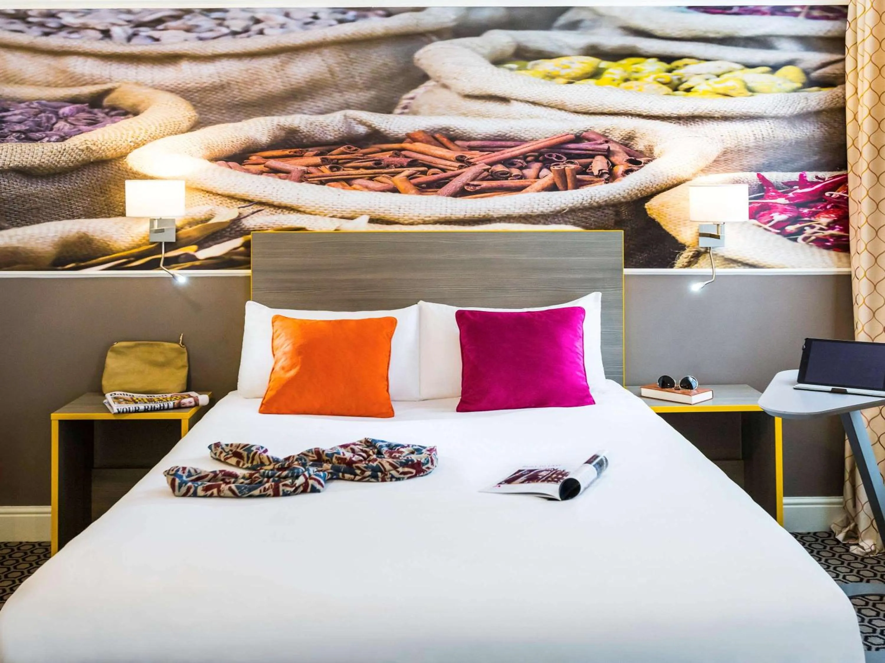 Photo of the whole room in ibis Styles Reading Centre