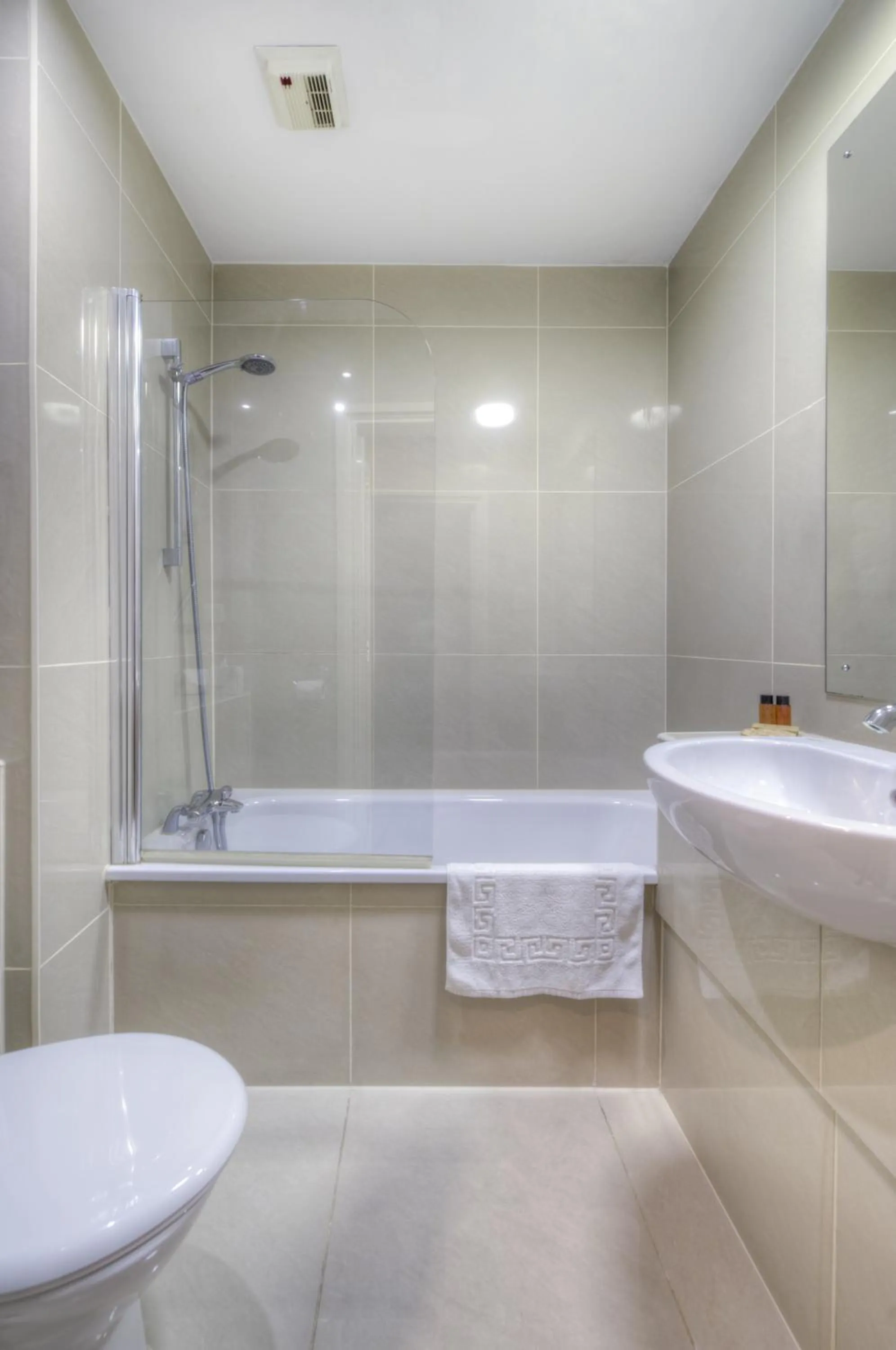 Bathroom in ibis Styles Reading Centre