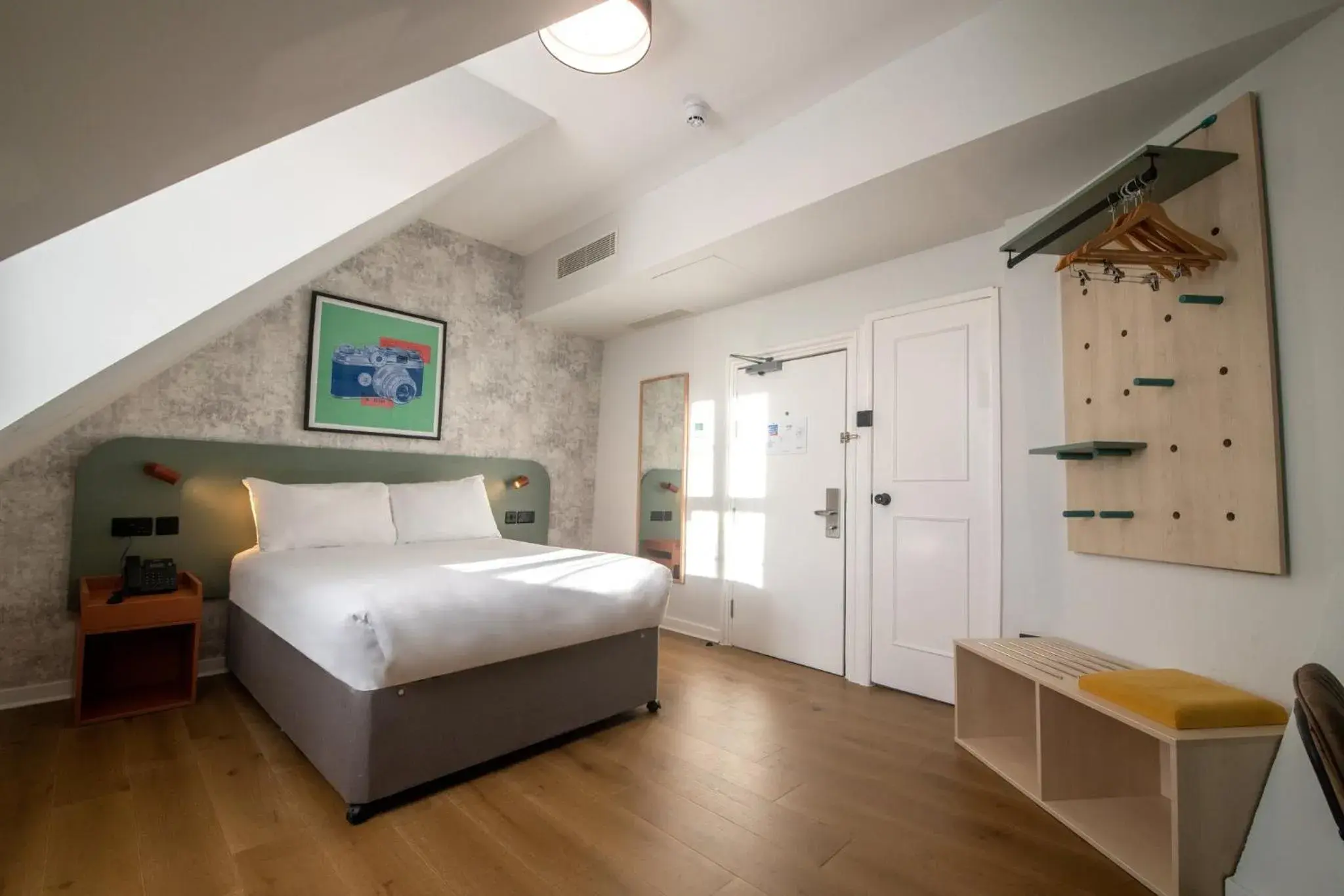 Bed in Garner Hotel Reading City Centre, an IHG Hotel Bed in Garner Hotel Reading City Centre, an IHG Hotel