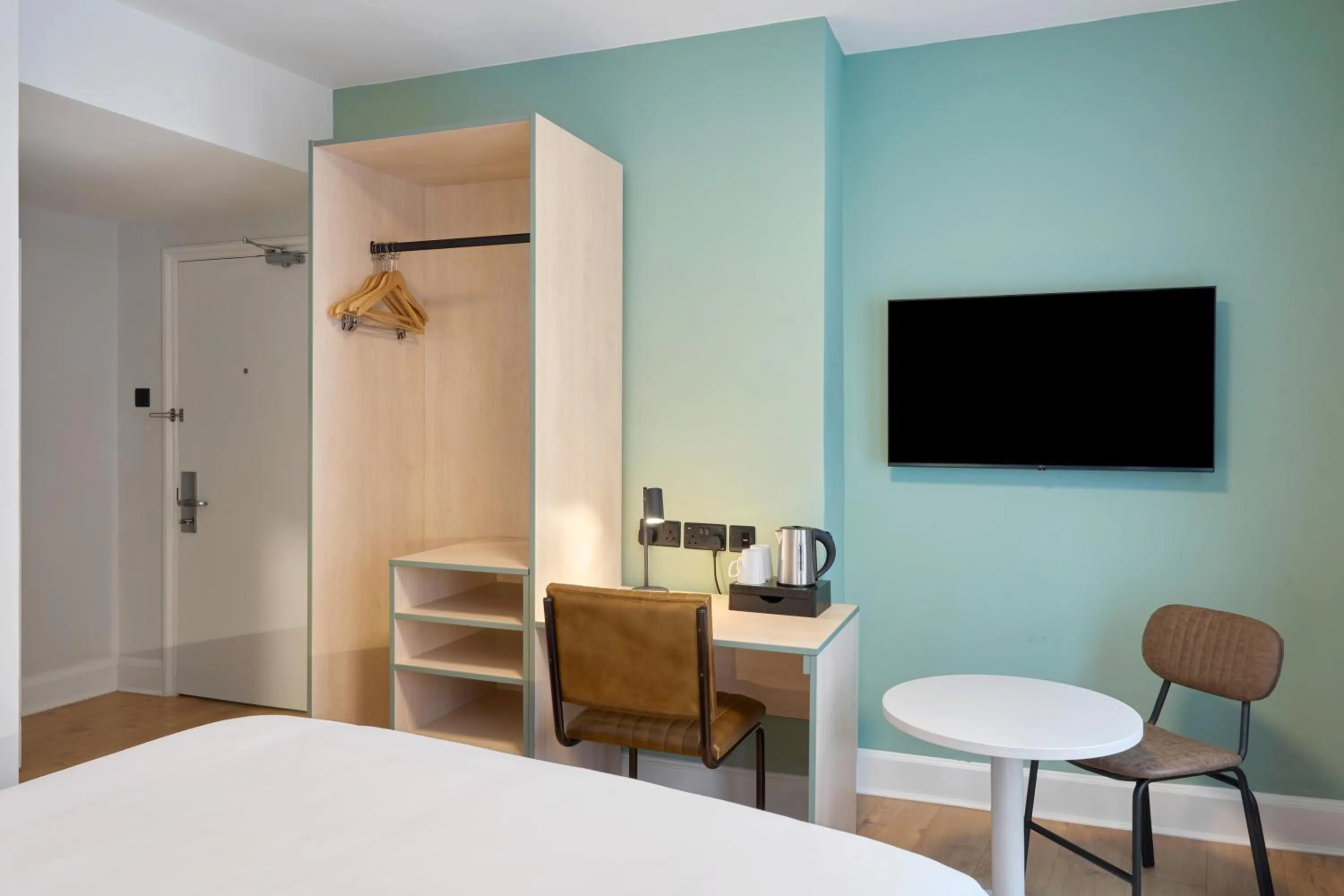 Bed in Garner Hotel Reading City Centre, an IHG Hotel