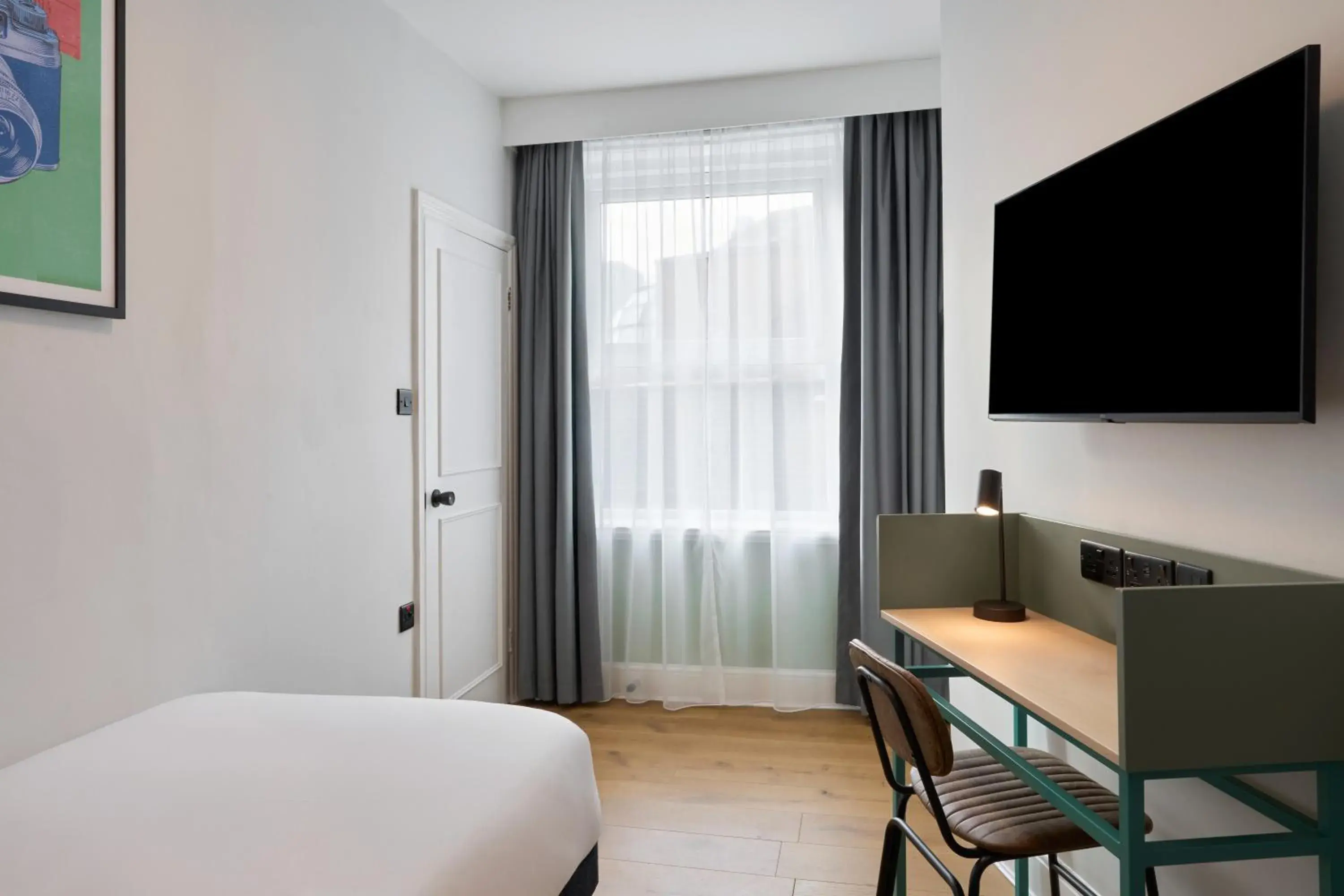 Bed in Garner Hotel Reading City Centre, an IHG Hotel Bed in Garner Hotel Reading City Centre, an IHG Hotel