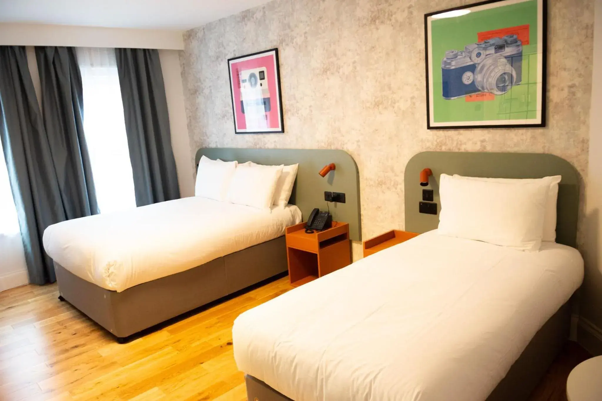 Photo of the whole room, Bed in Garner Hotel Reading City Centre, an IHG Hotel Photo of the whole room, Bed in Garner Hotel Reading City Centre, an IHG Hotel