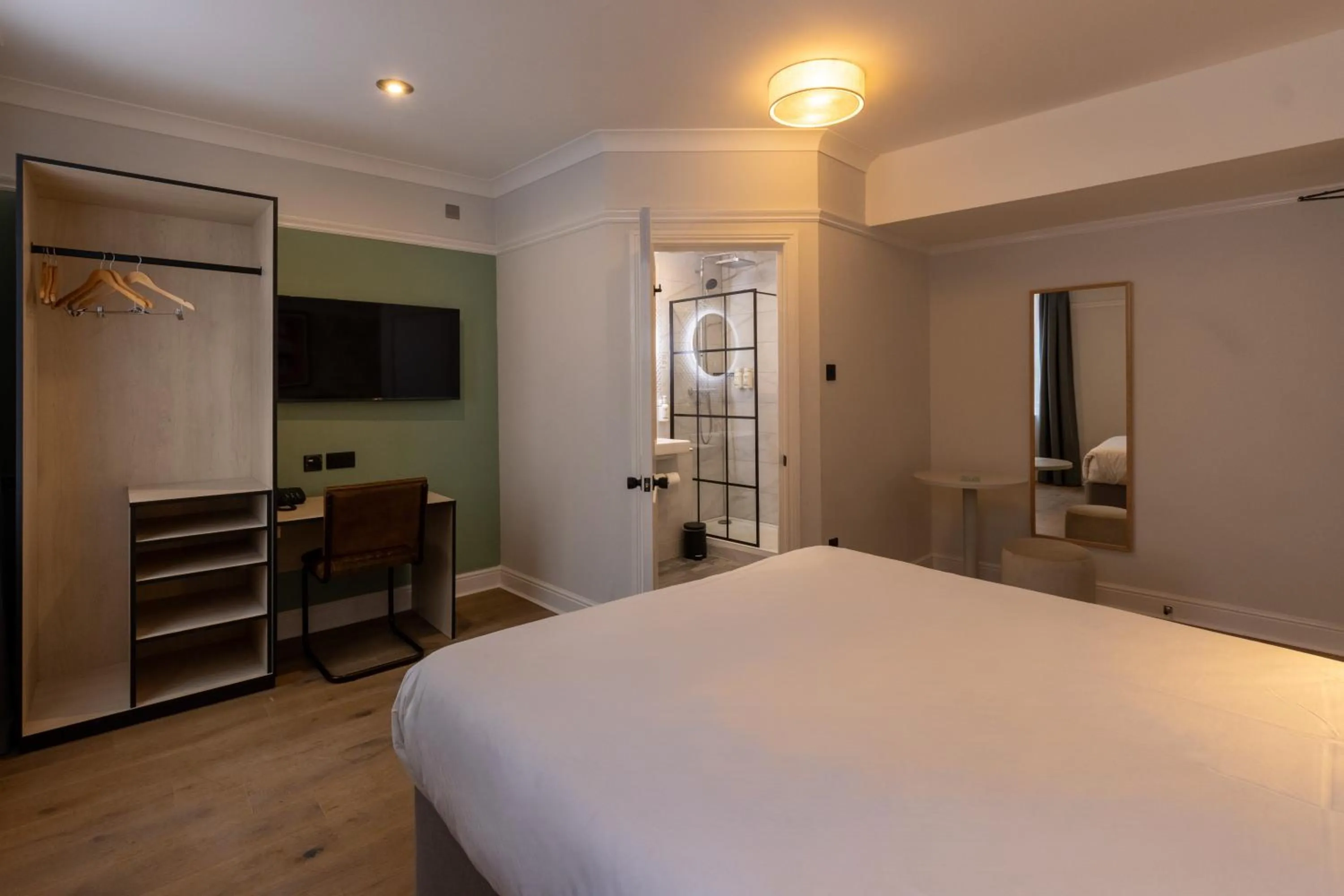 Bed in Garner Hotel Reading City Centre, an IHG Hotel