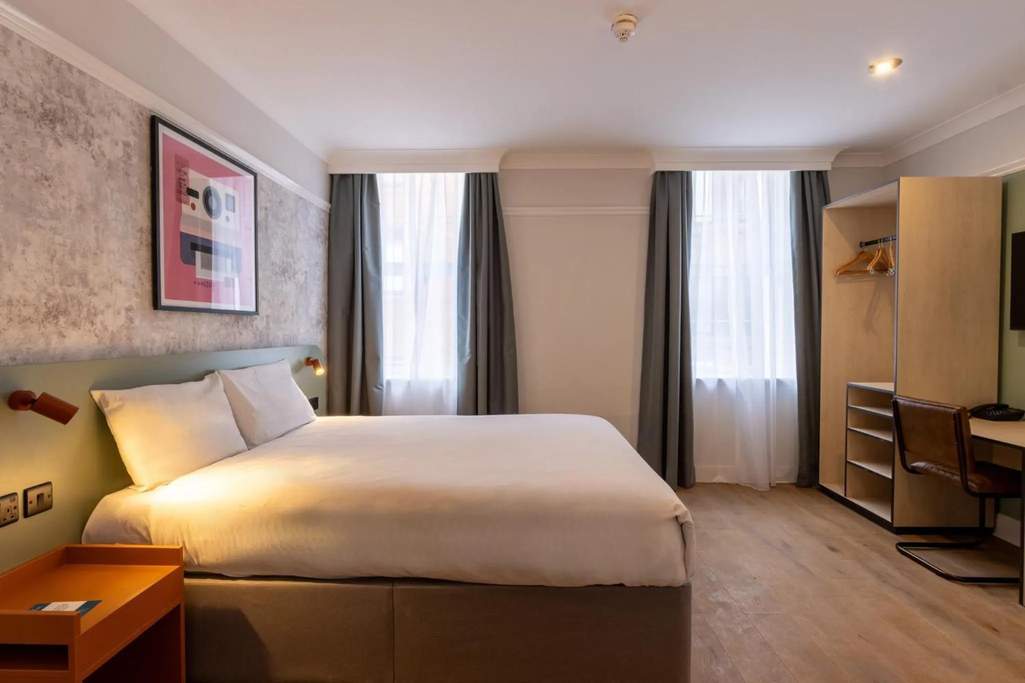 Bed in Garner Hotel Reading City Centre, an IHG Hotel