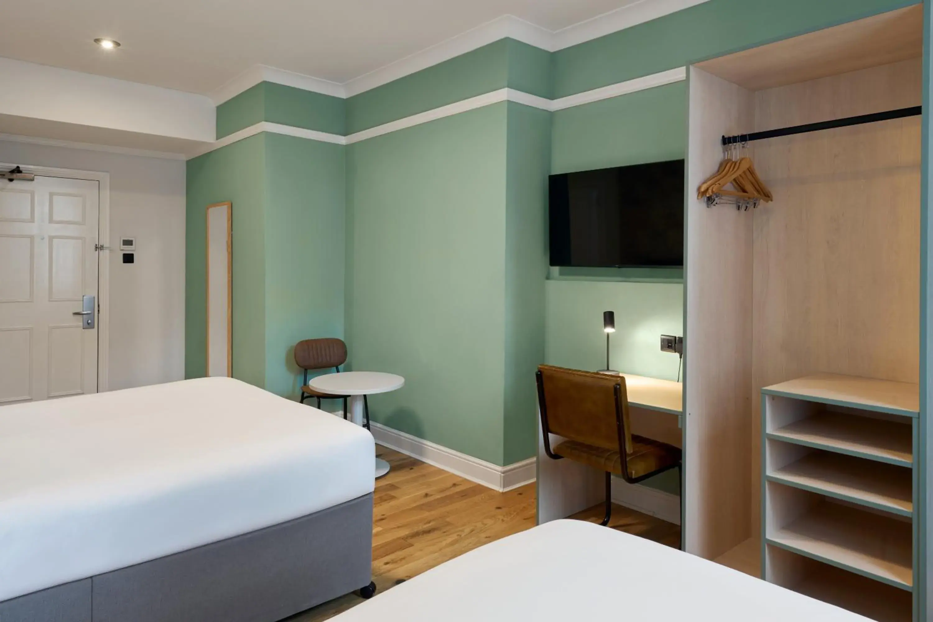 Bed in Garner Hotel Reading City Centre, an IHG Hotel Bed in Garner Hotel Reading City Centre, an IHG Hotel