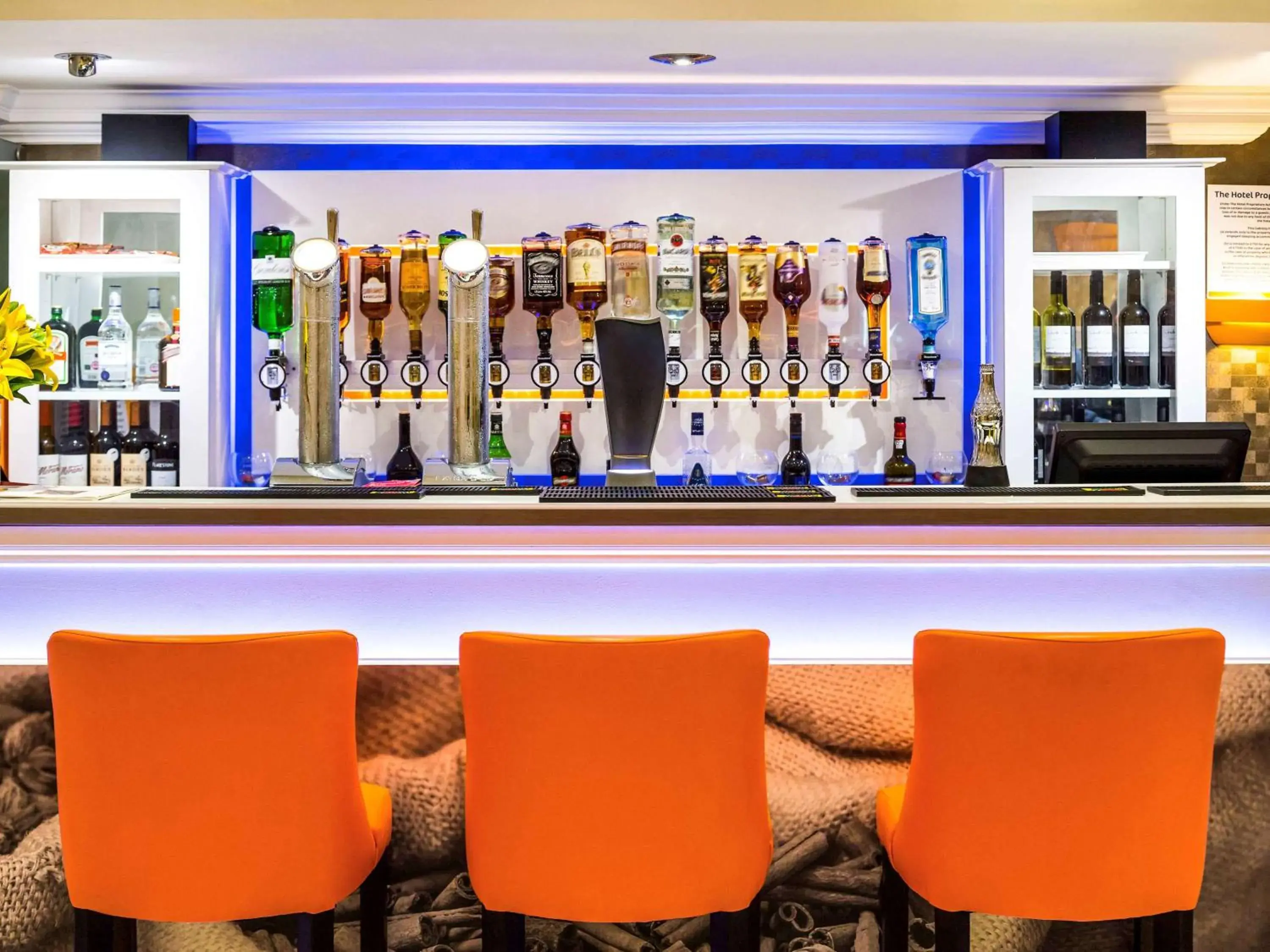 Lounge or bar, Lounge/Bar in ibis Styles Reading Centre