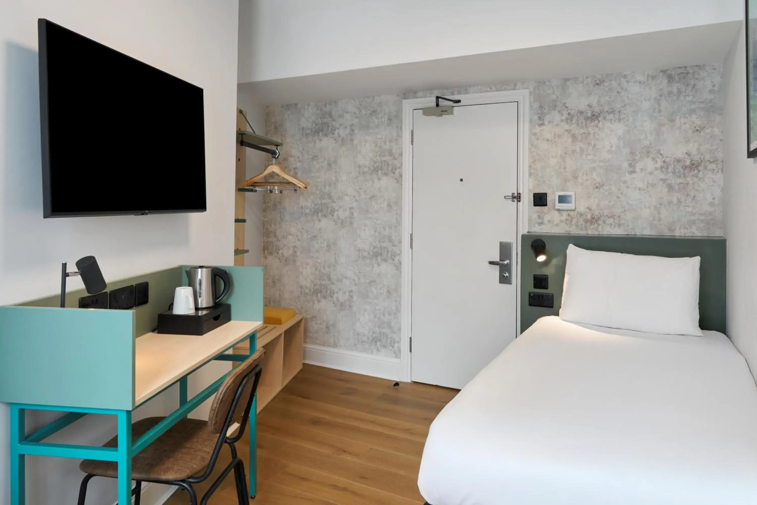 Bed in Garner Hotel Reading City Centre, an IHG Hotel Bed in Garner Hotel Reading City Centre, an IHG Hotel