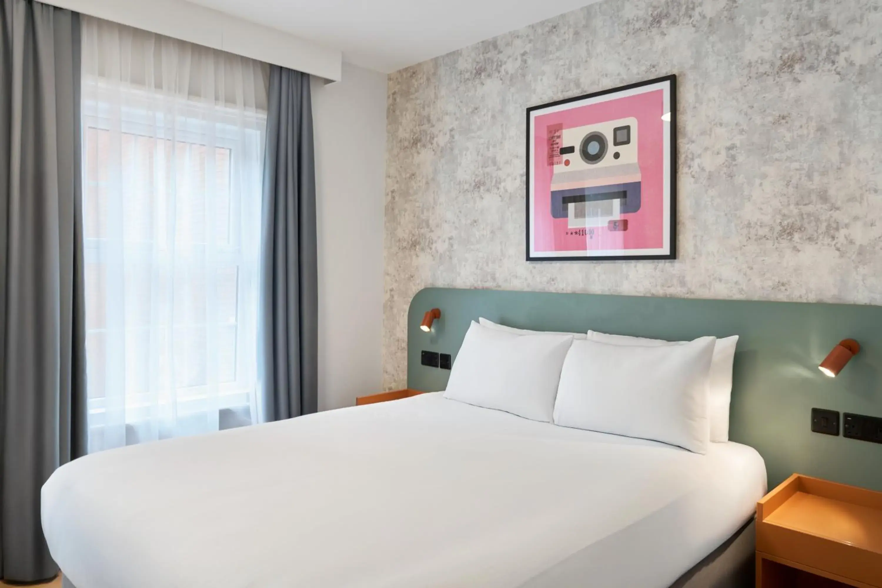 Bed in Garner Hotel Reading City Centre, an IHG Hotel Bed in Garner Hotel Reading City Centre, an IHG Hotel