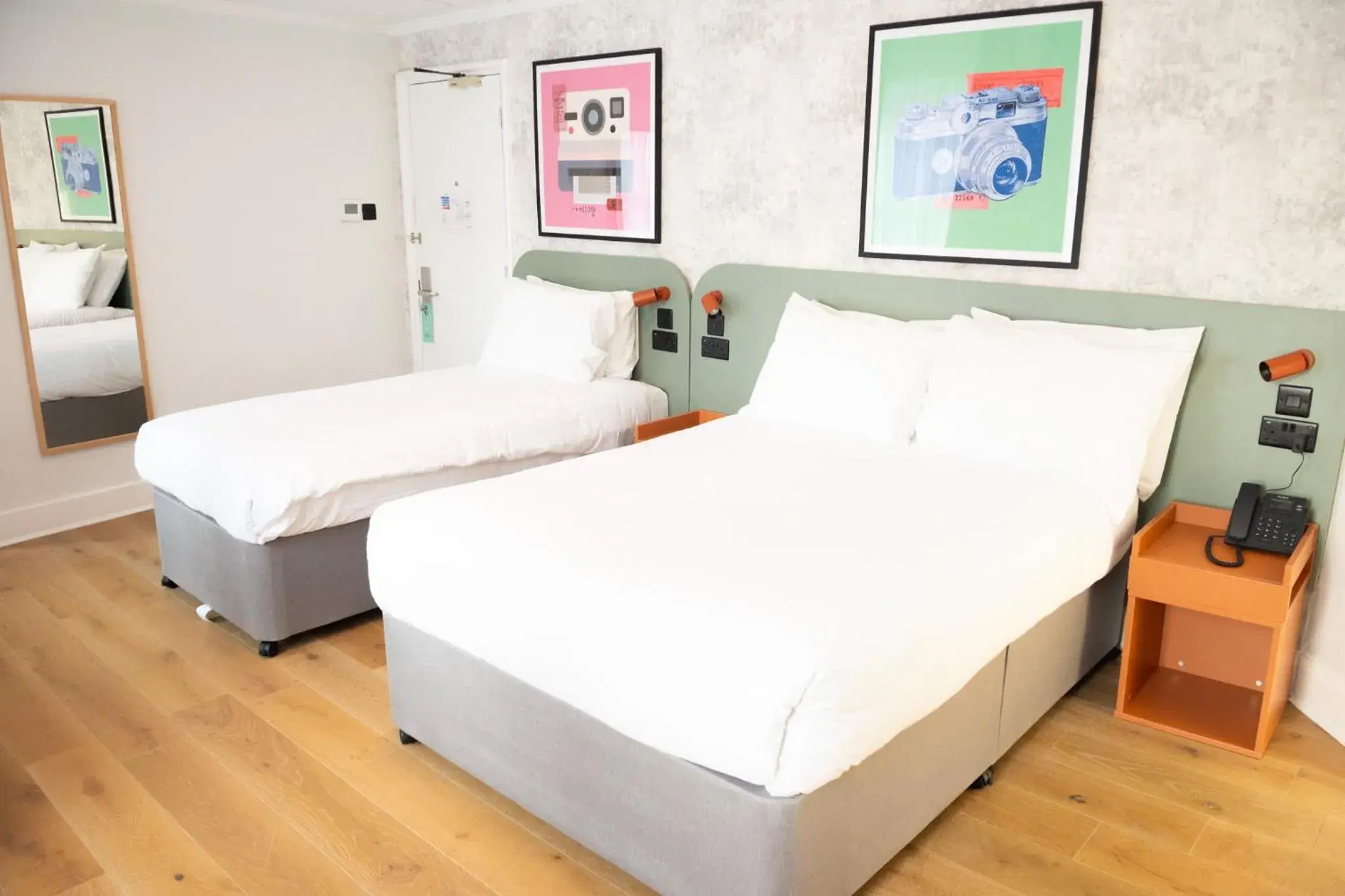 Photo of the whole room, Bed in Garner Hotel Reading City Centre, an IHG Hotel Photo of the whole room, Bed in Garner Hotel Reading City Centre, an IHG Hotel