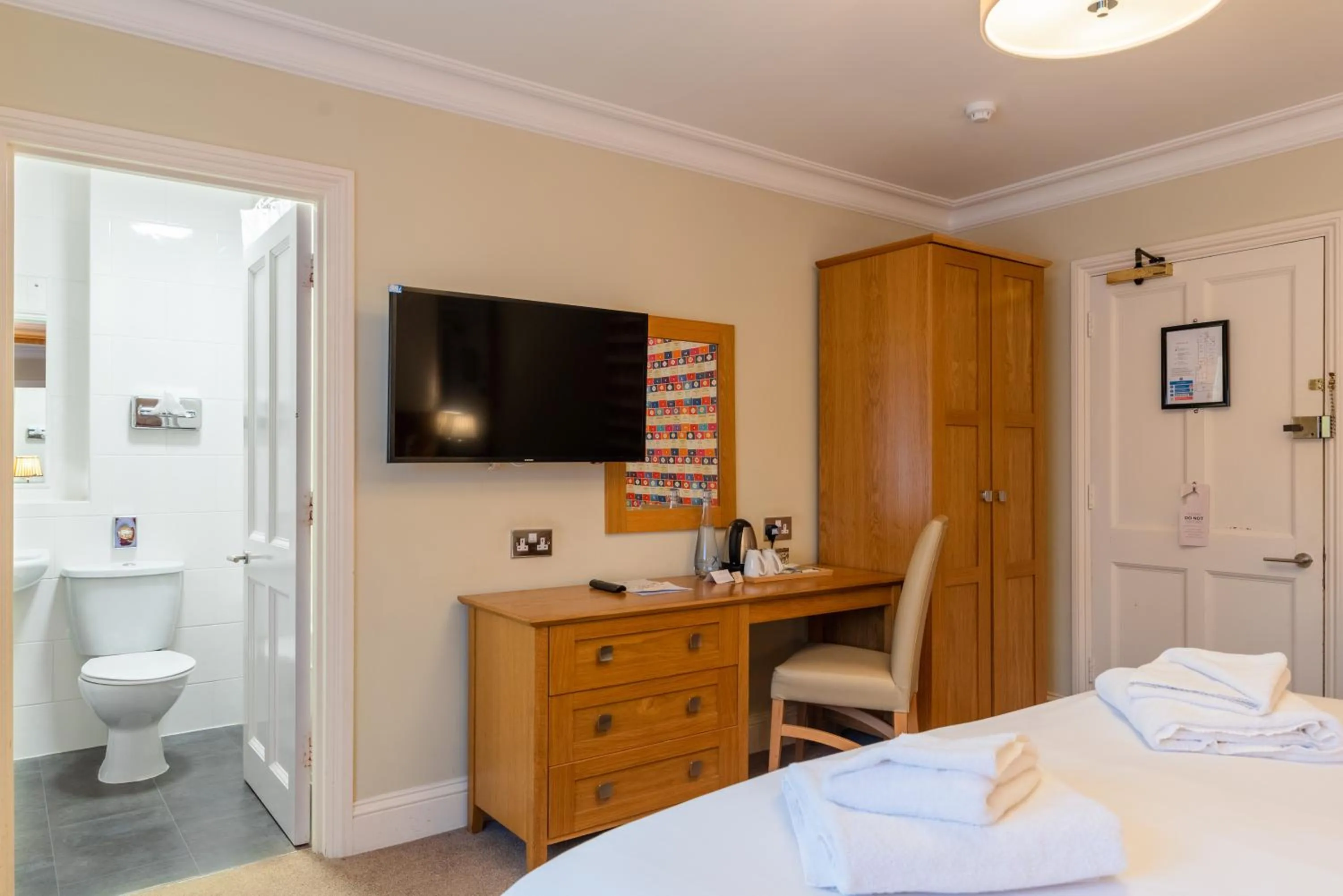 Bedroom, Bed in Banbury Wroxton House Hotel