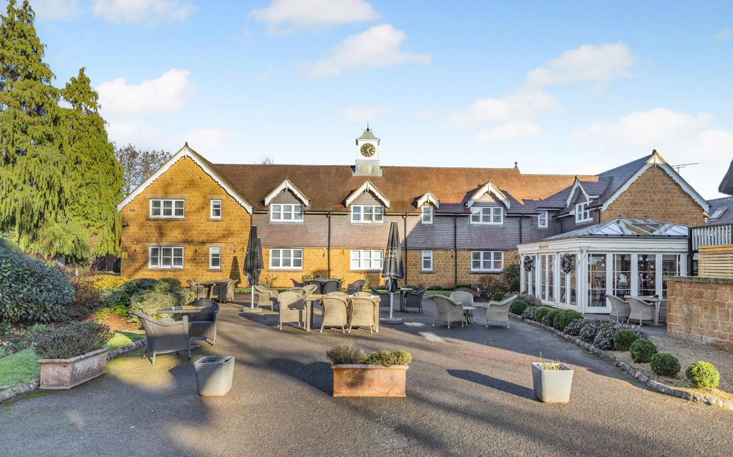 Patio in Banbury Wroxton House Hotel