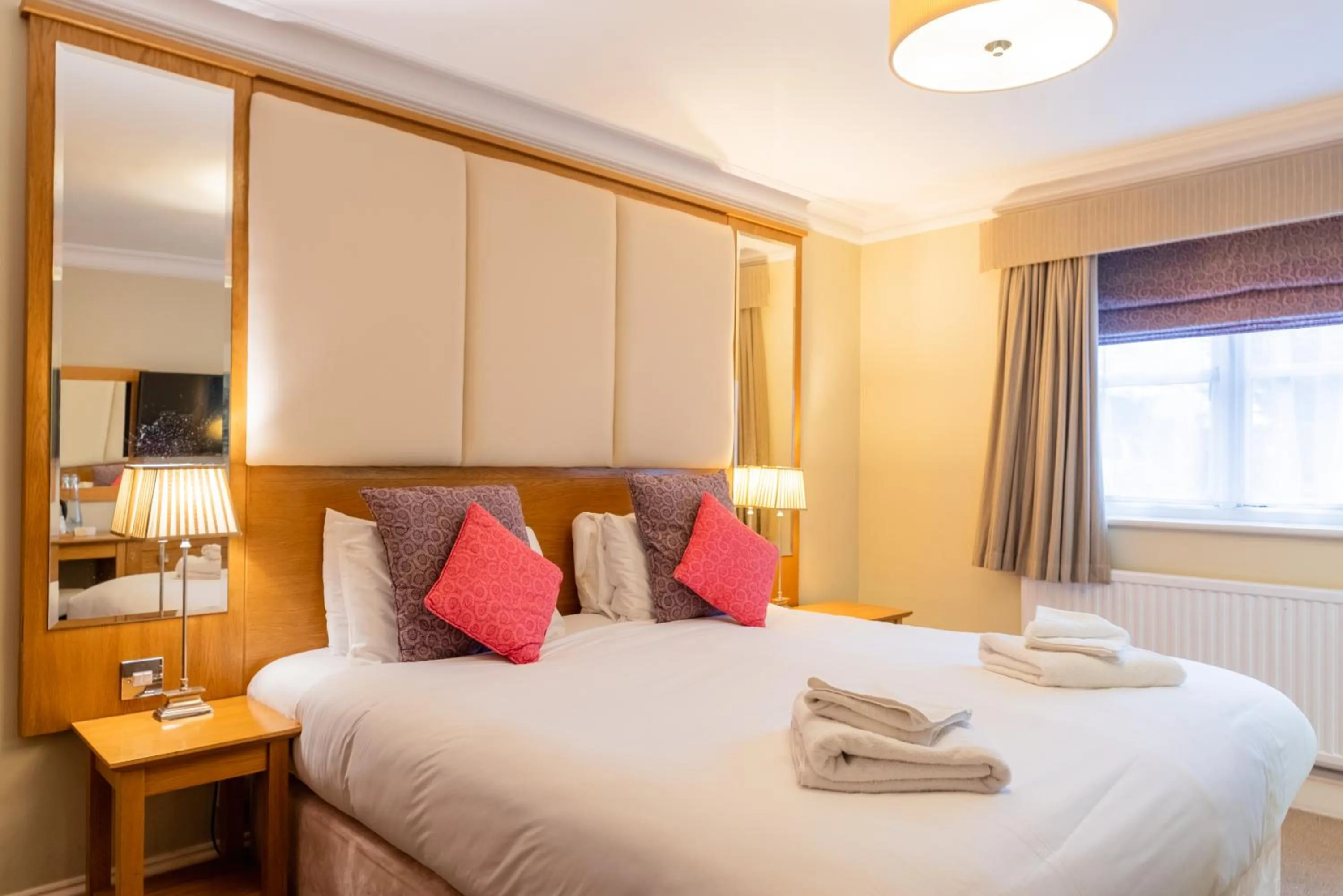 Bedroom, Bed in Banbury Wroxton House Hotel