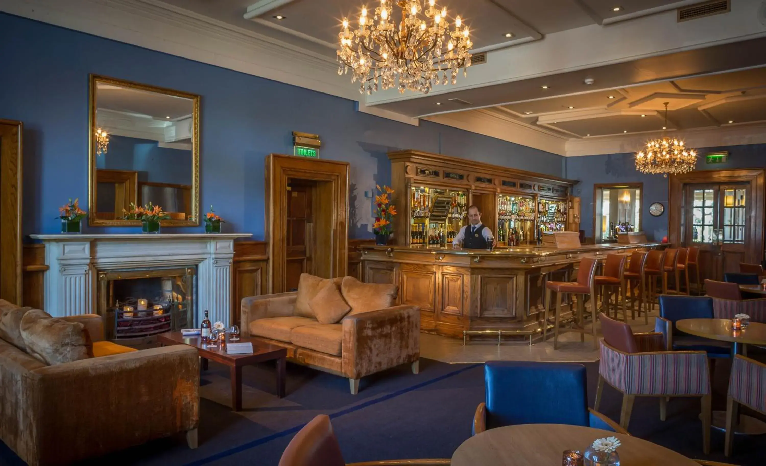 Lounge or bar in Marine Hotel Lounge or bar in Marine Hotel