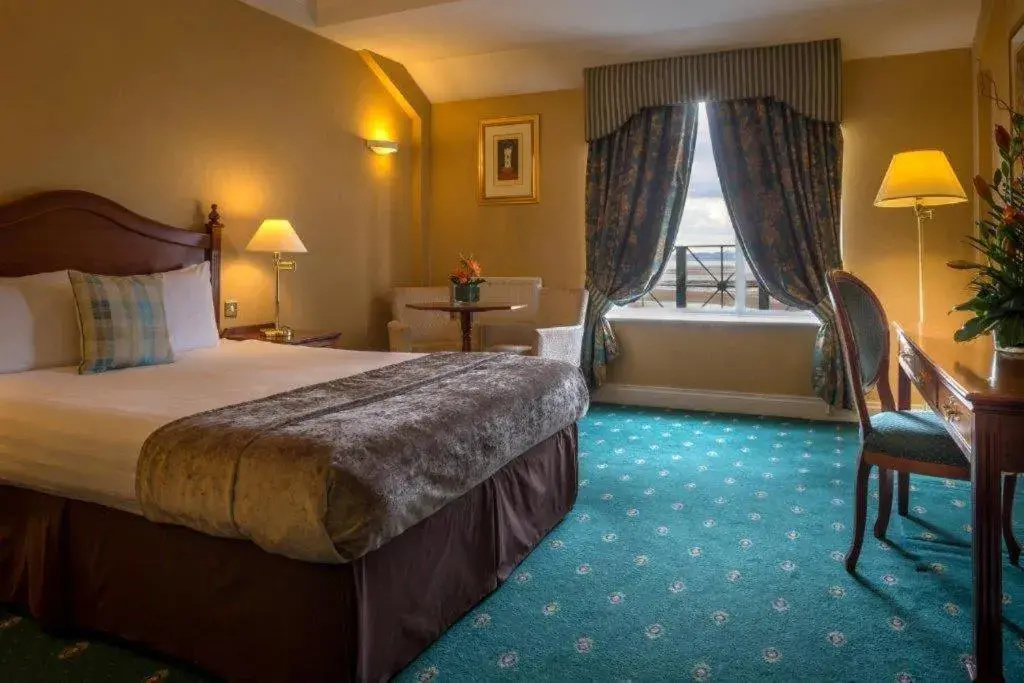 Bedroom, Bed in Marine Hotel Bedroom, Bed in Marine Hotel