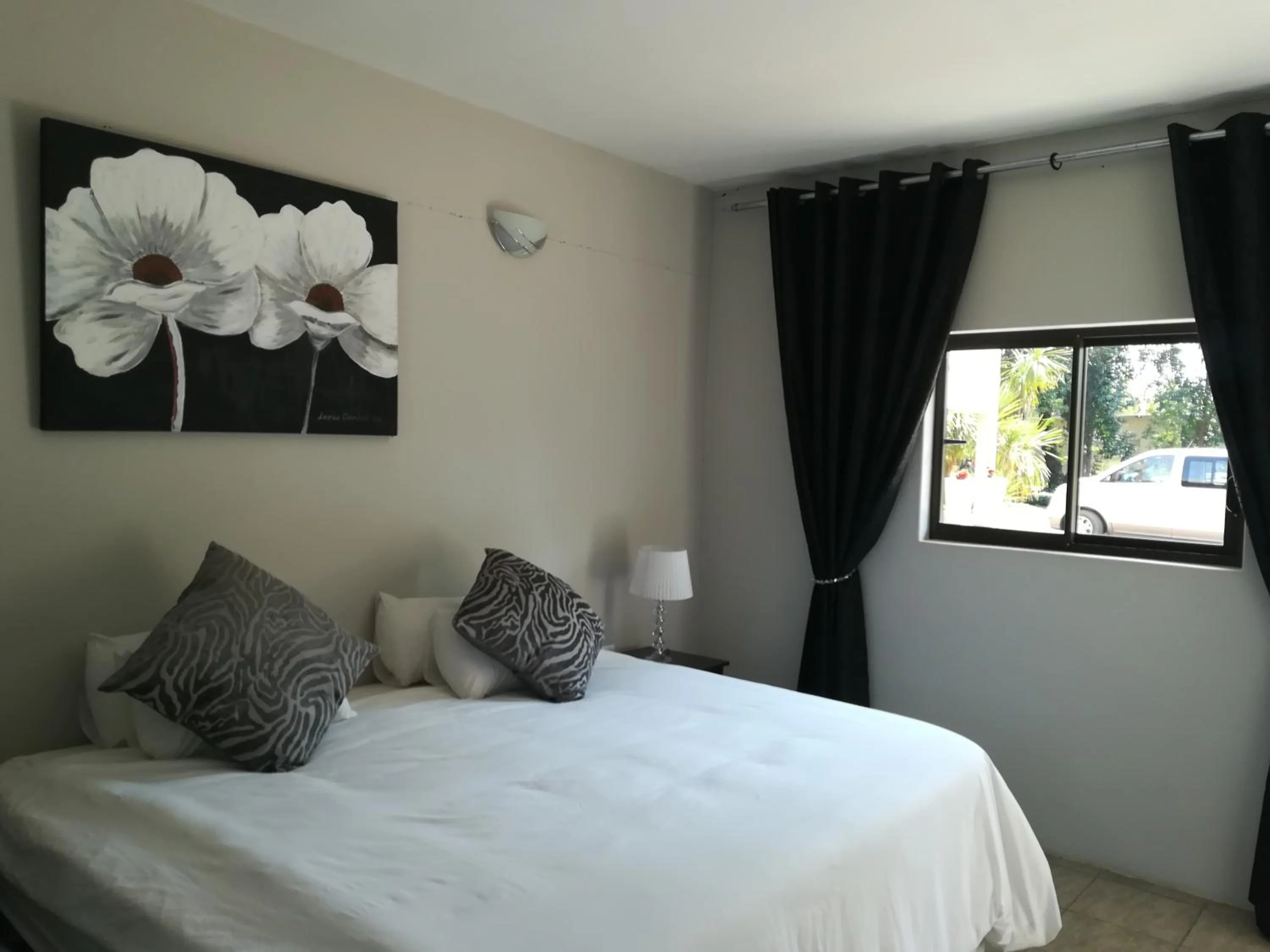 Photo of the whole room, Bed in Willow Banks Lodge