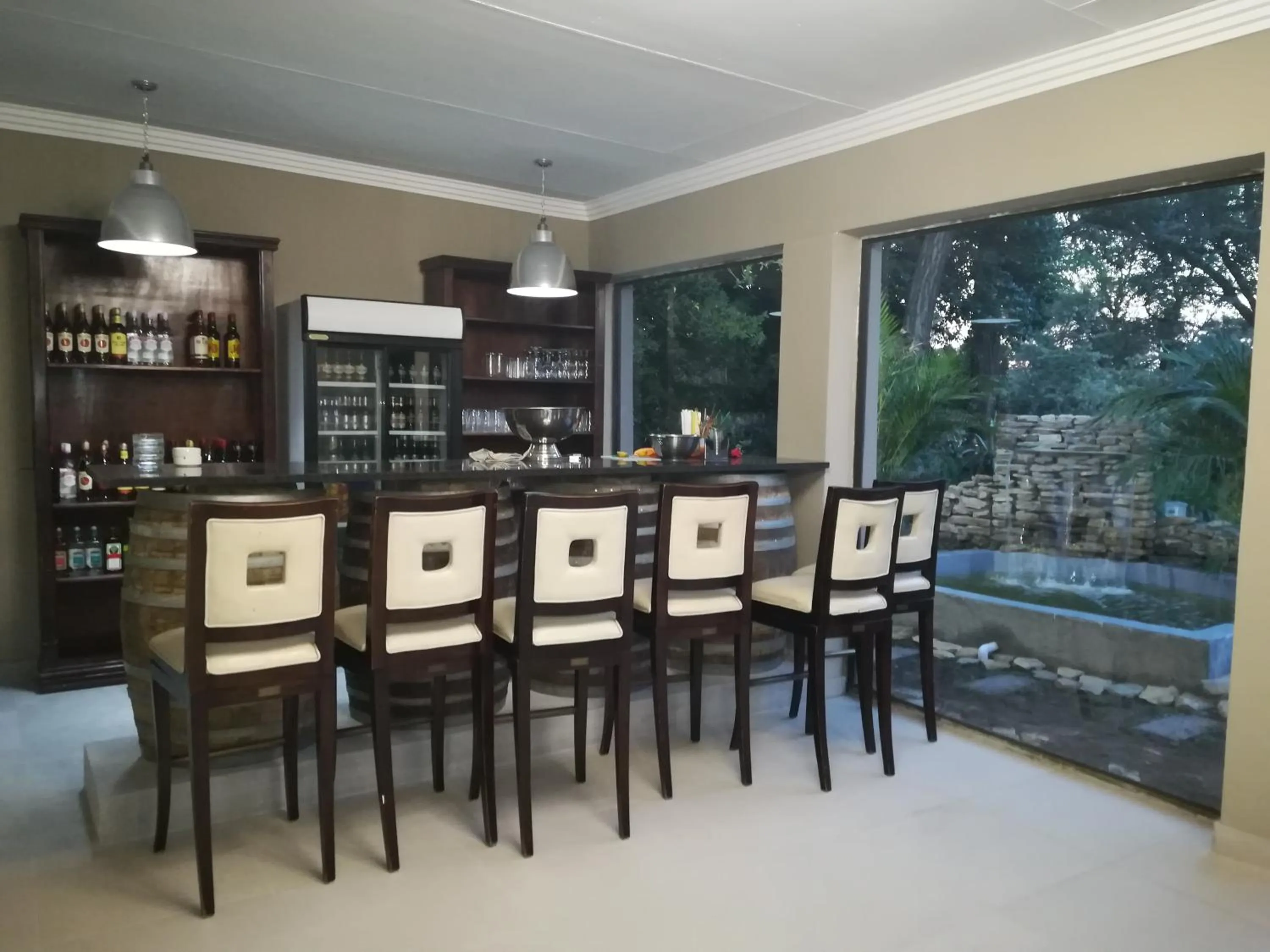 Lounge or bar in Willow Banks Lodge