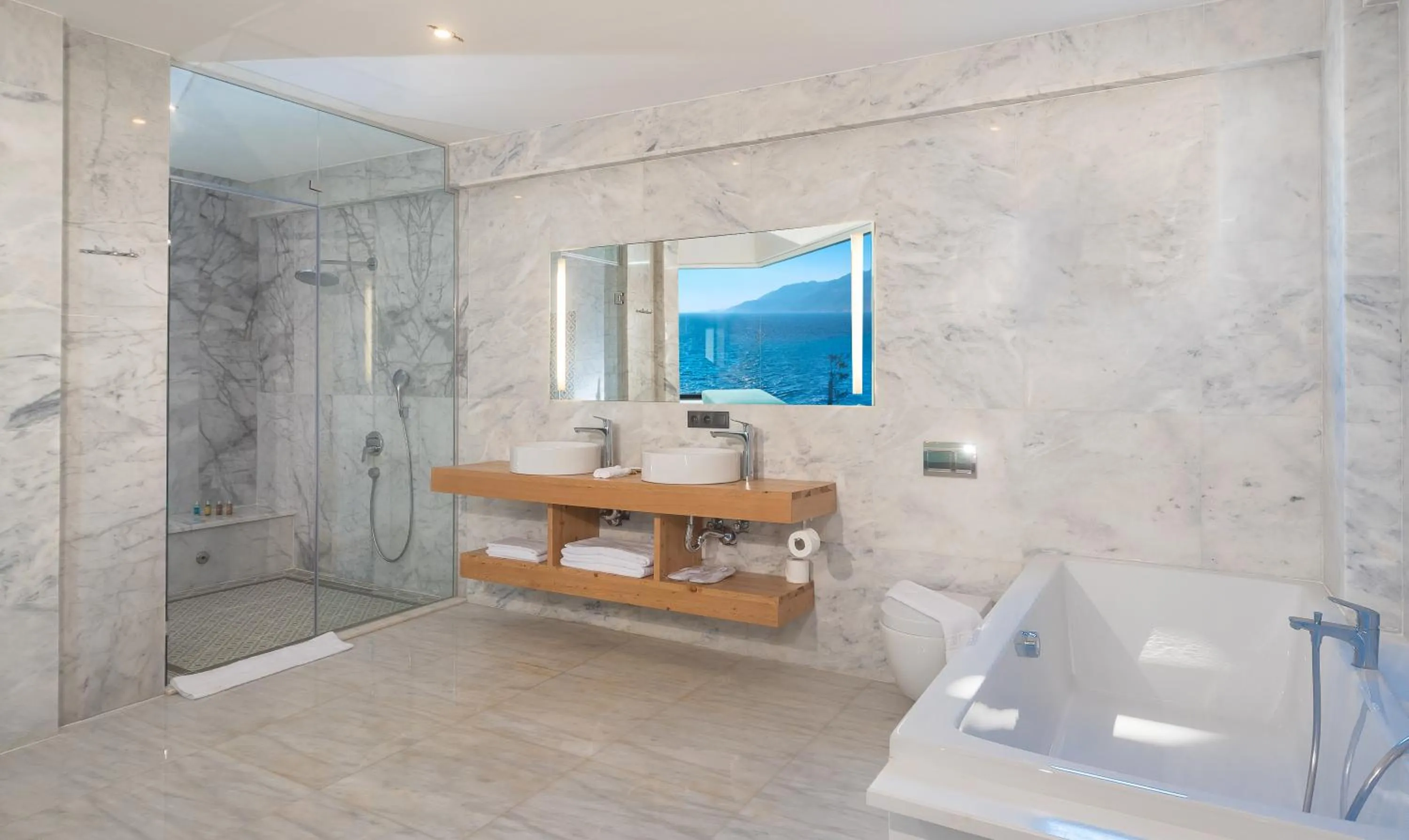 Shower in Mandalina Suites