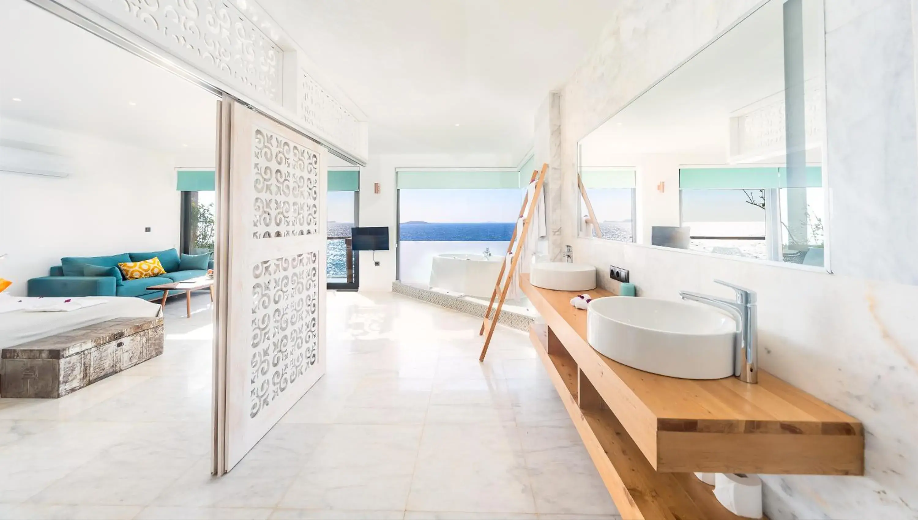Deluxe Suite with Sea View in Mandalina Suites Deluxe Suite with Sea View in Mandalina Suites