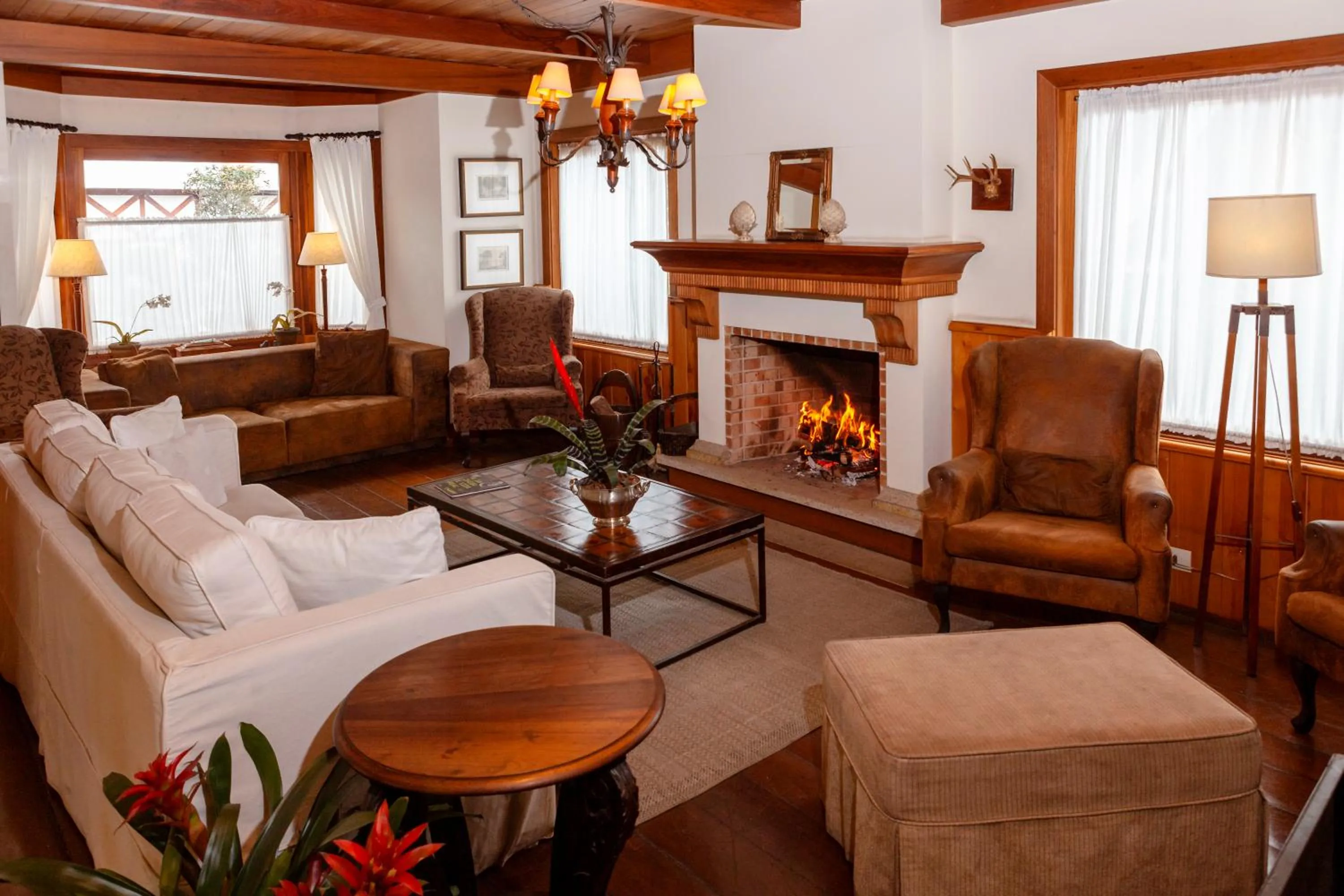 Communal lounge/ TV room in Hotel Solar d'Izabel