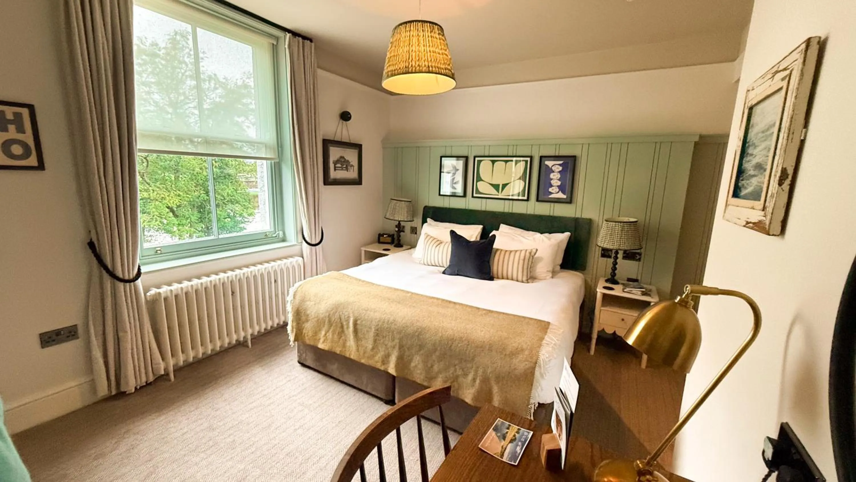 Photo of the whole room, Bed in Mill on the Exe