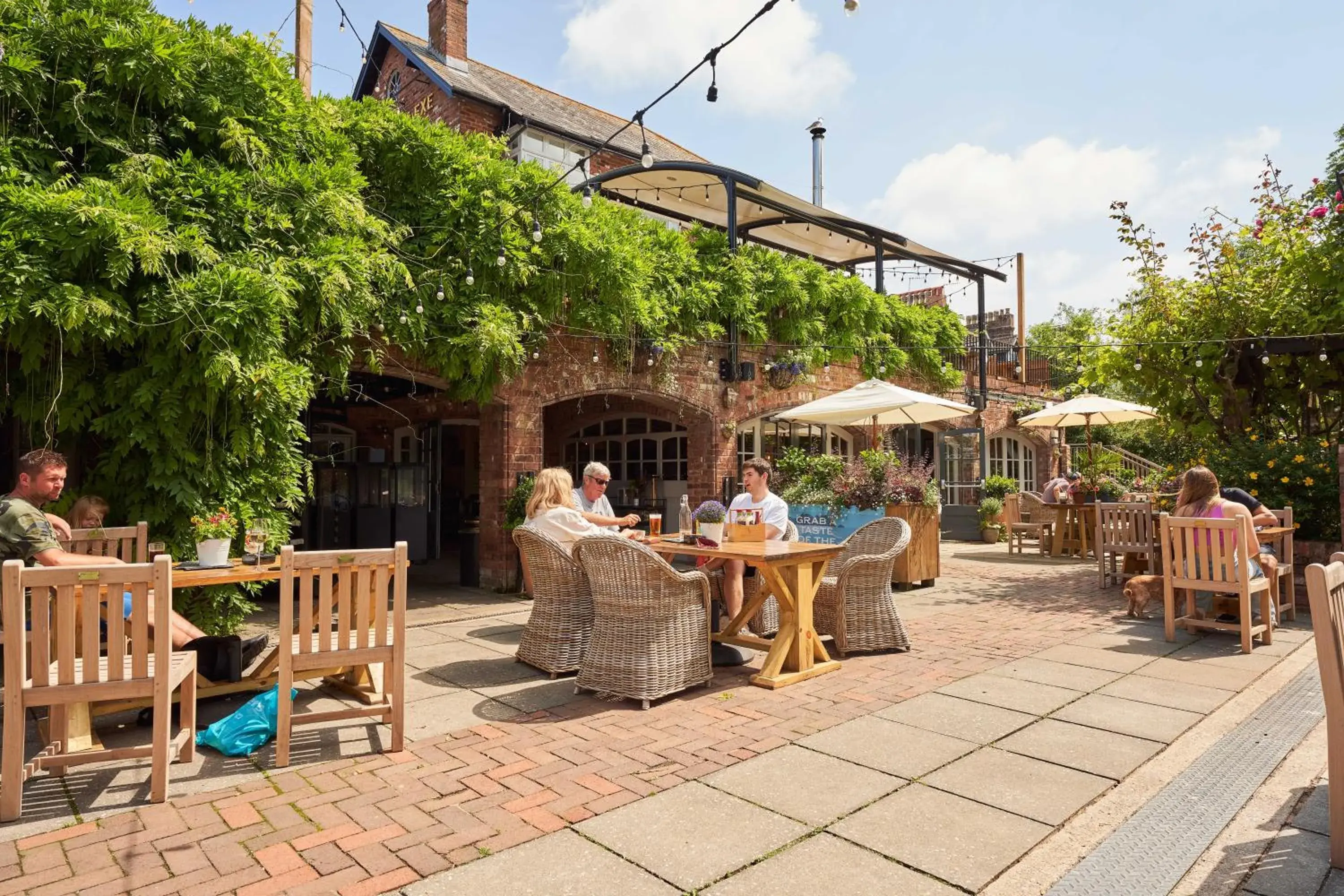 Patio, Restaurant/Places to Eat in Mill on the Exe