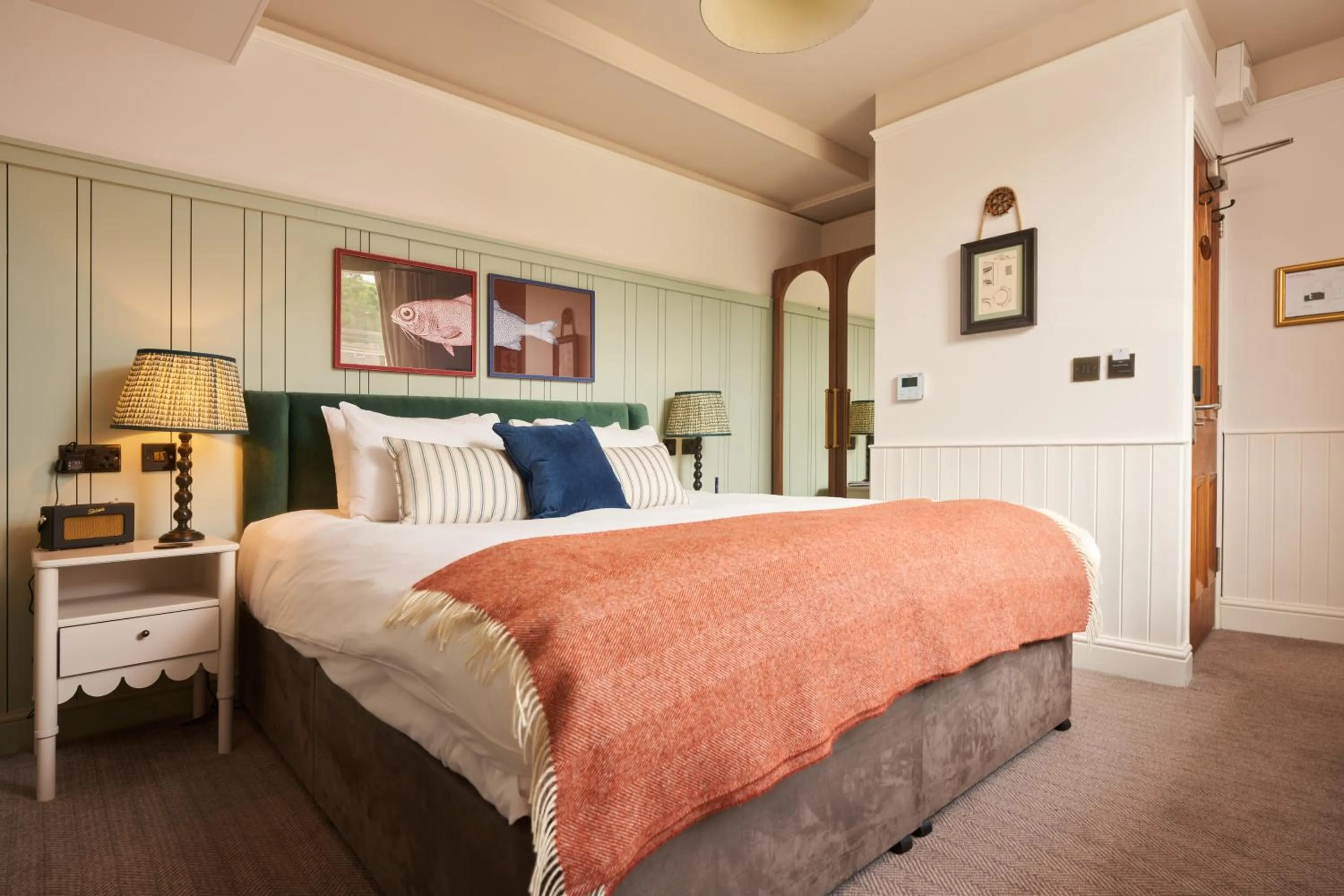 Photo of the whole room, Bed in Mill on the Exe