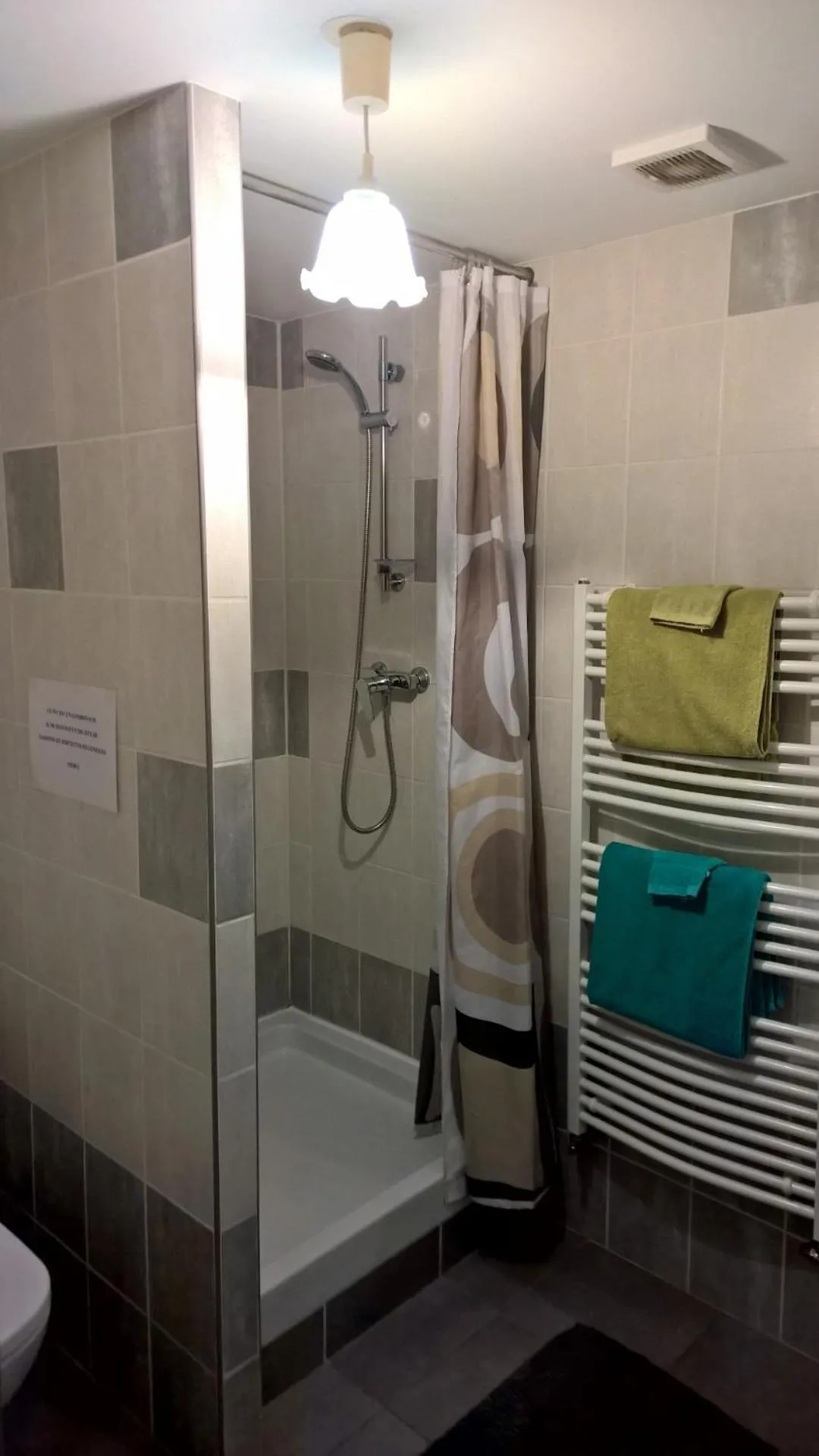 Shower in Le Point du Jour