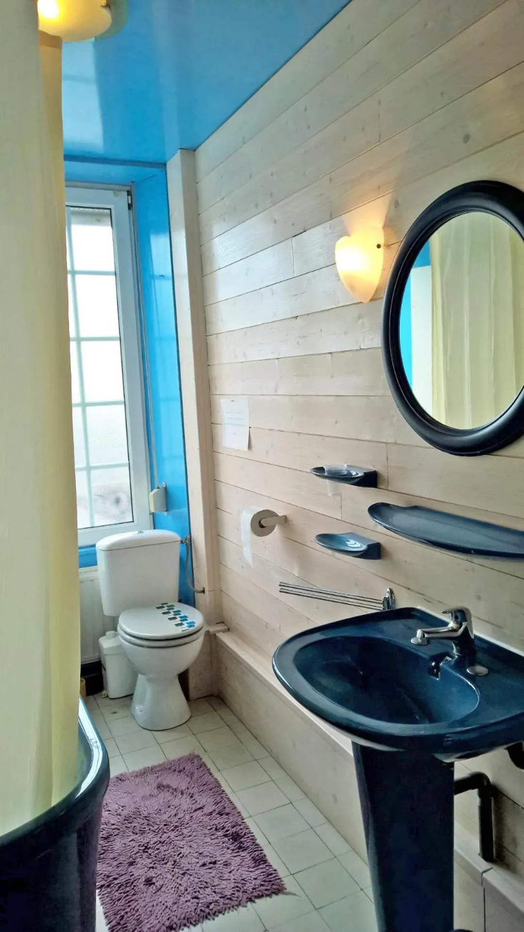 Shower in Le Point du Jour