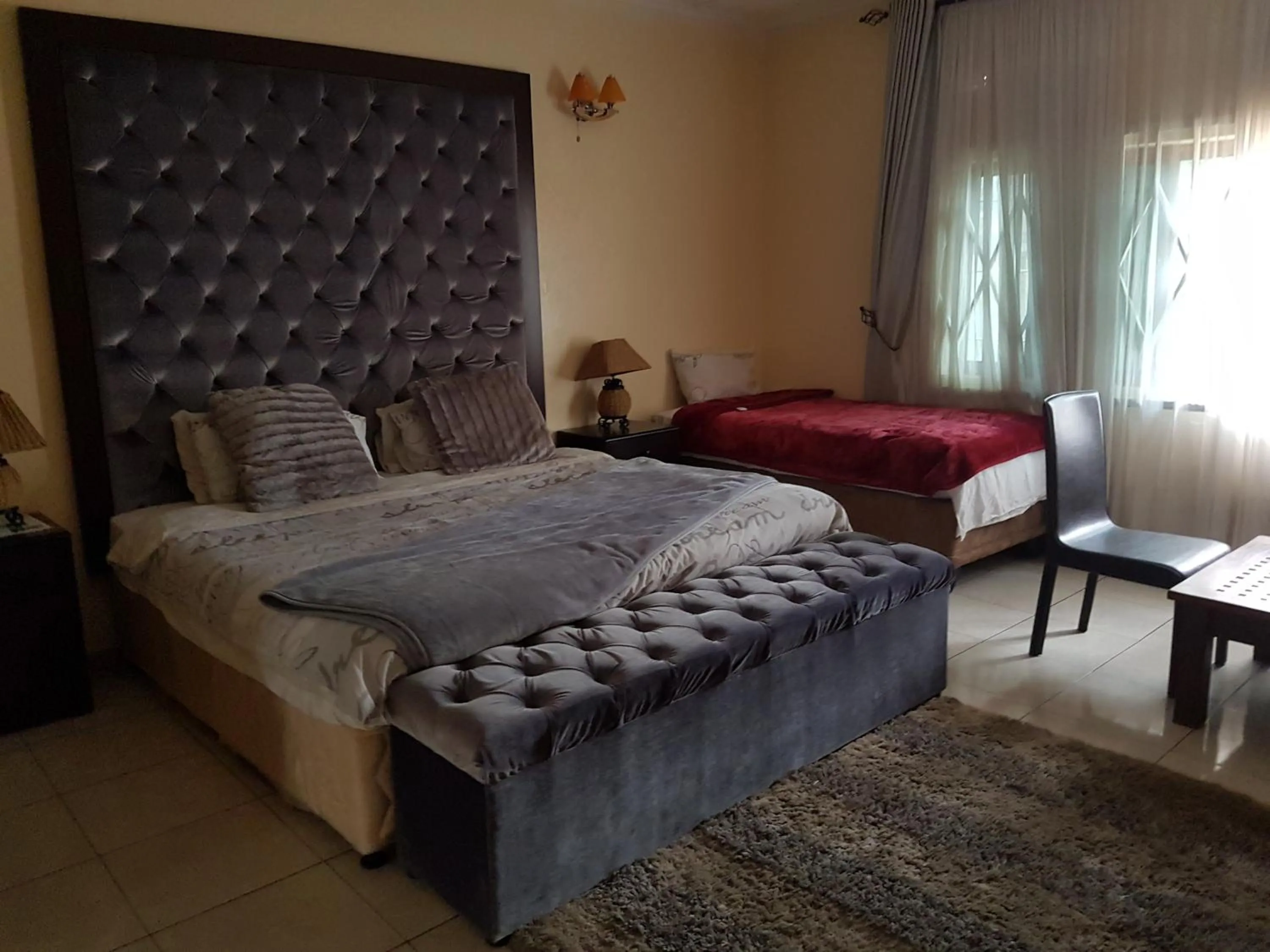 Bed in Rugems Executive Lodge