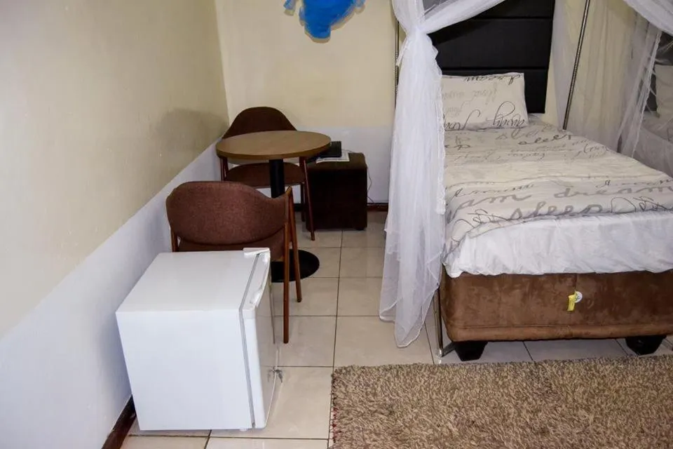 Bed in Rugems Executive Lodge