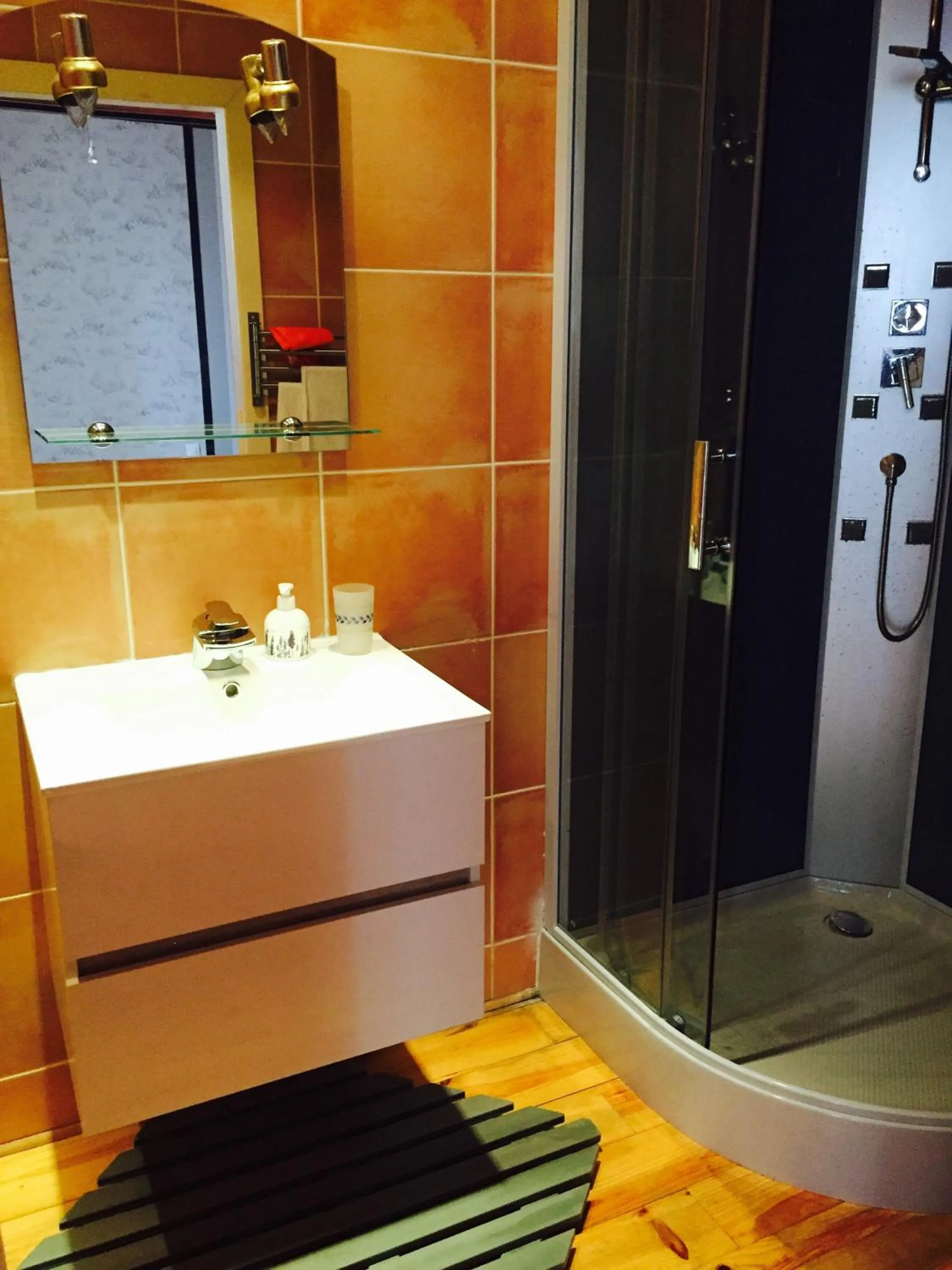 Bathroom in Aux Caprices des Dieux