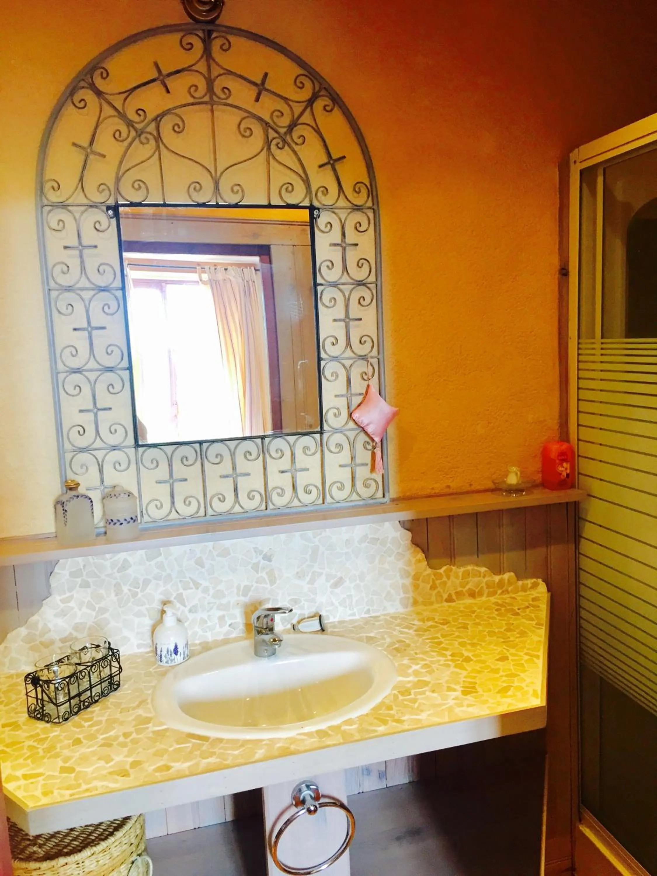 Aux Caprices des Dieux