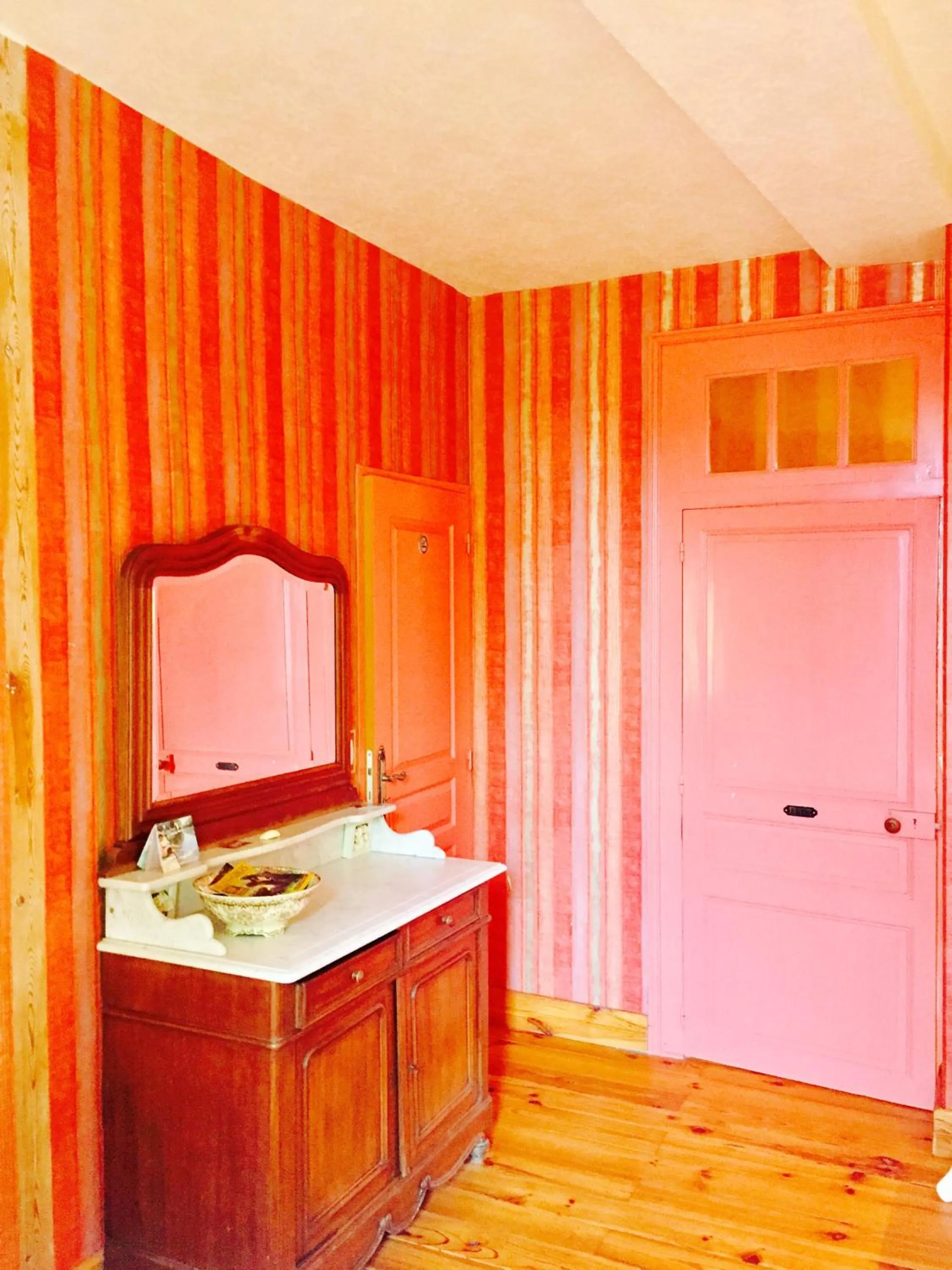 Aux Caprices des Dieux