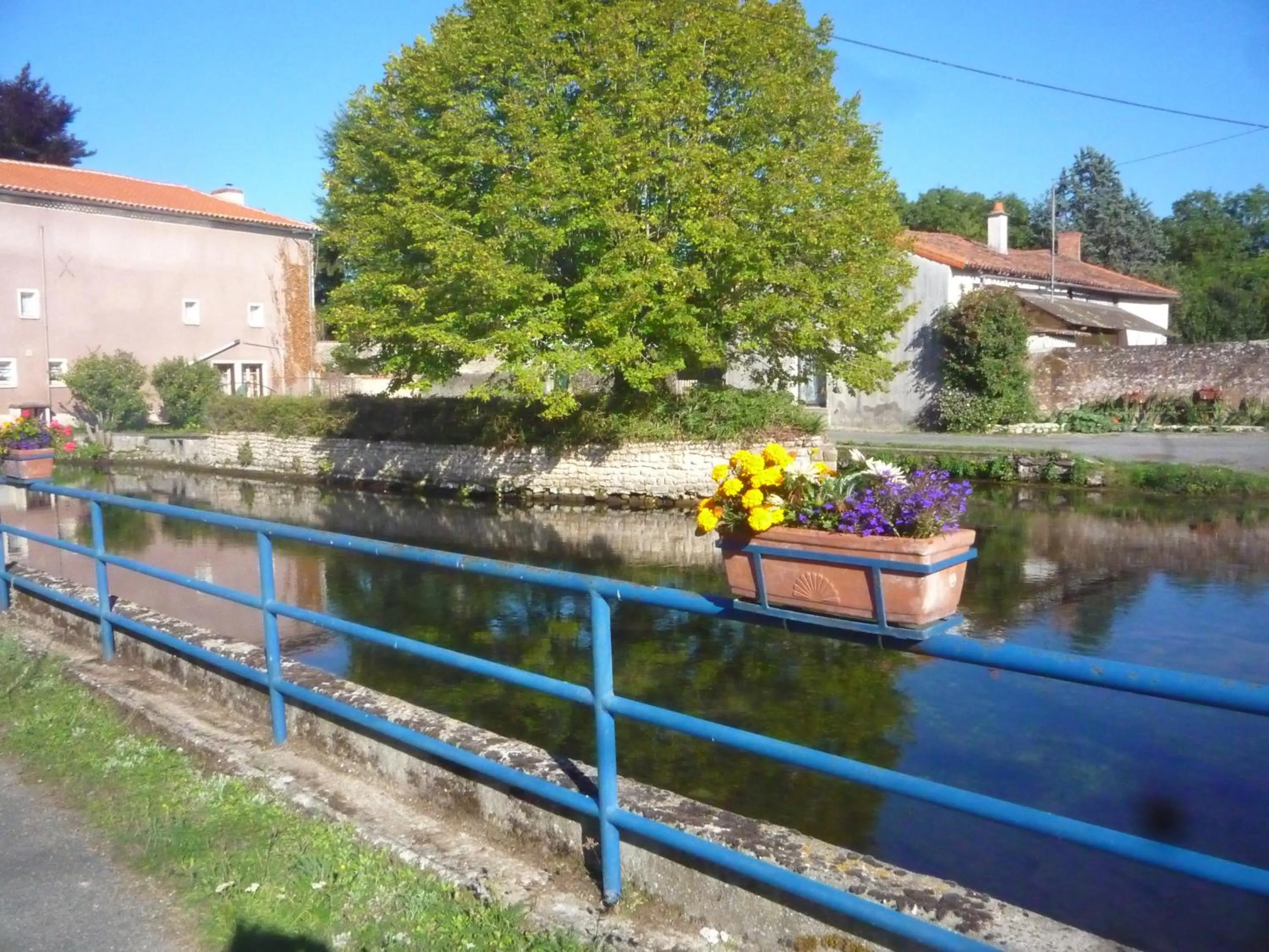 Other in Aux Caprices des Dieux