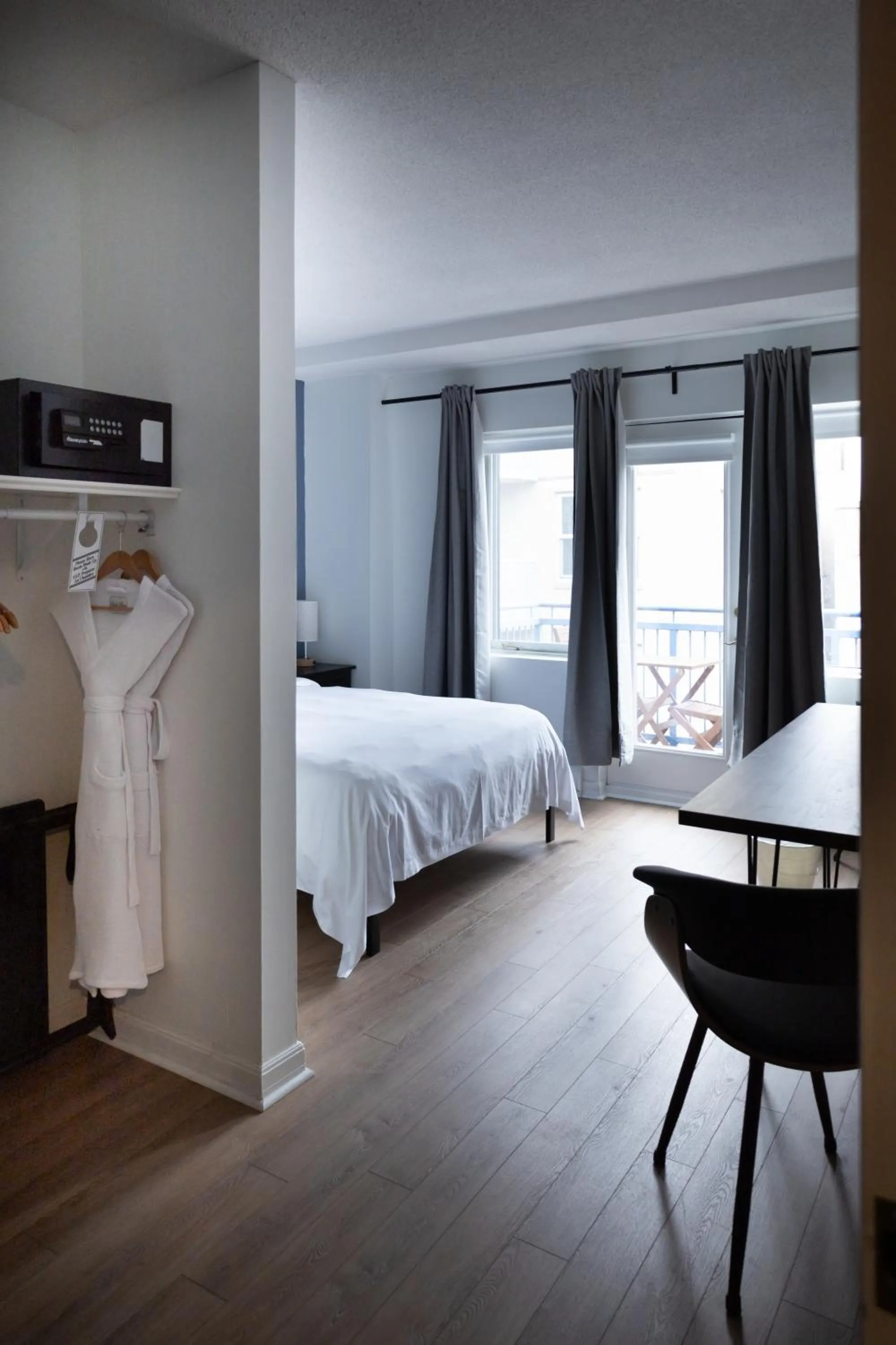 Bedroom, Bed in ByWard Blue Inn