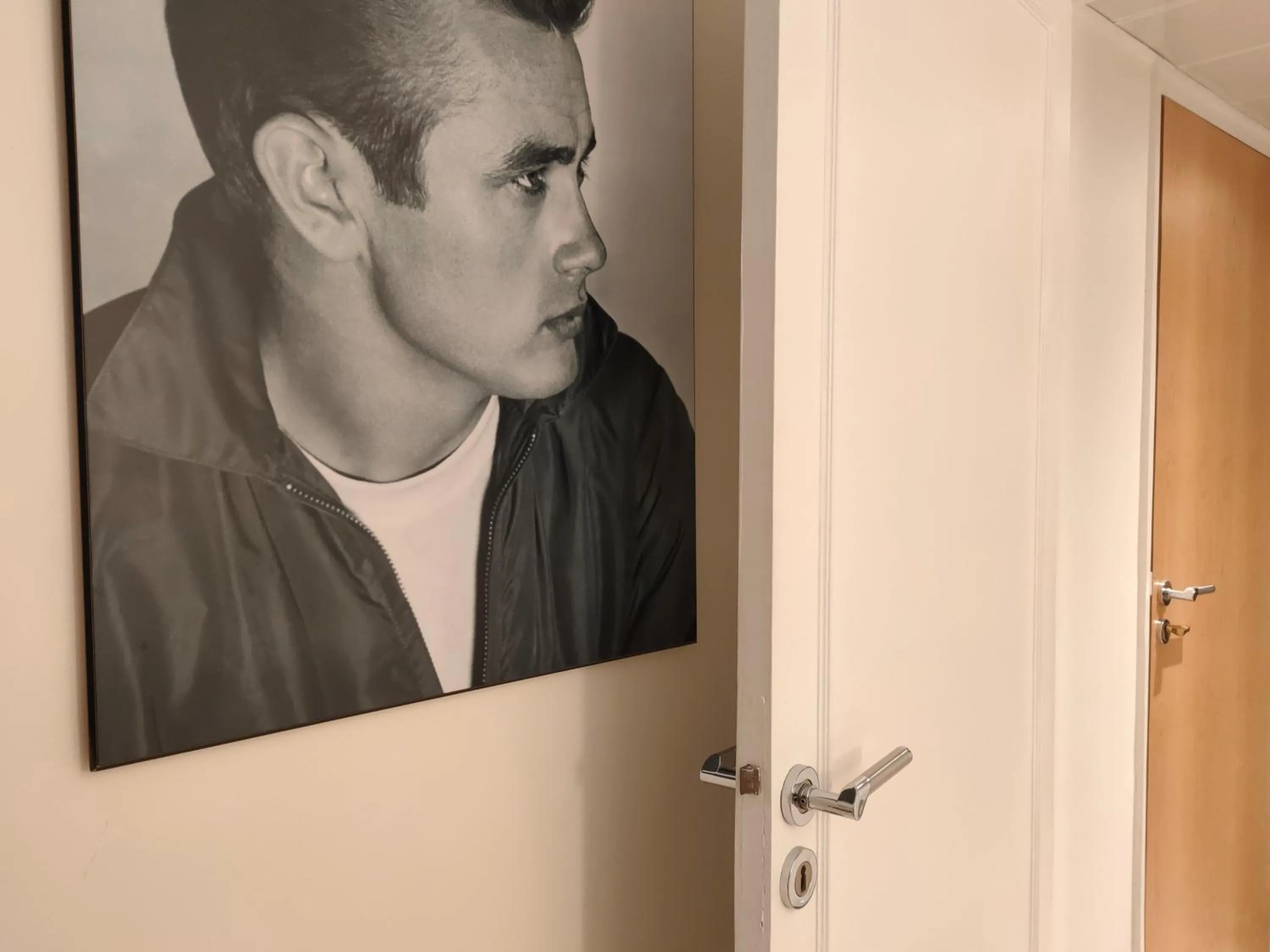 Decorative detail in Hôtel Victoria