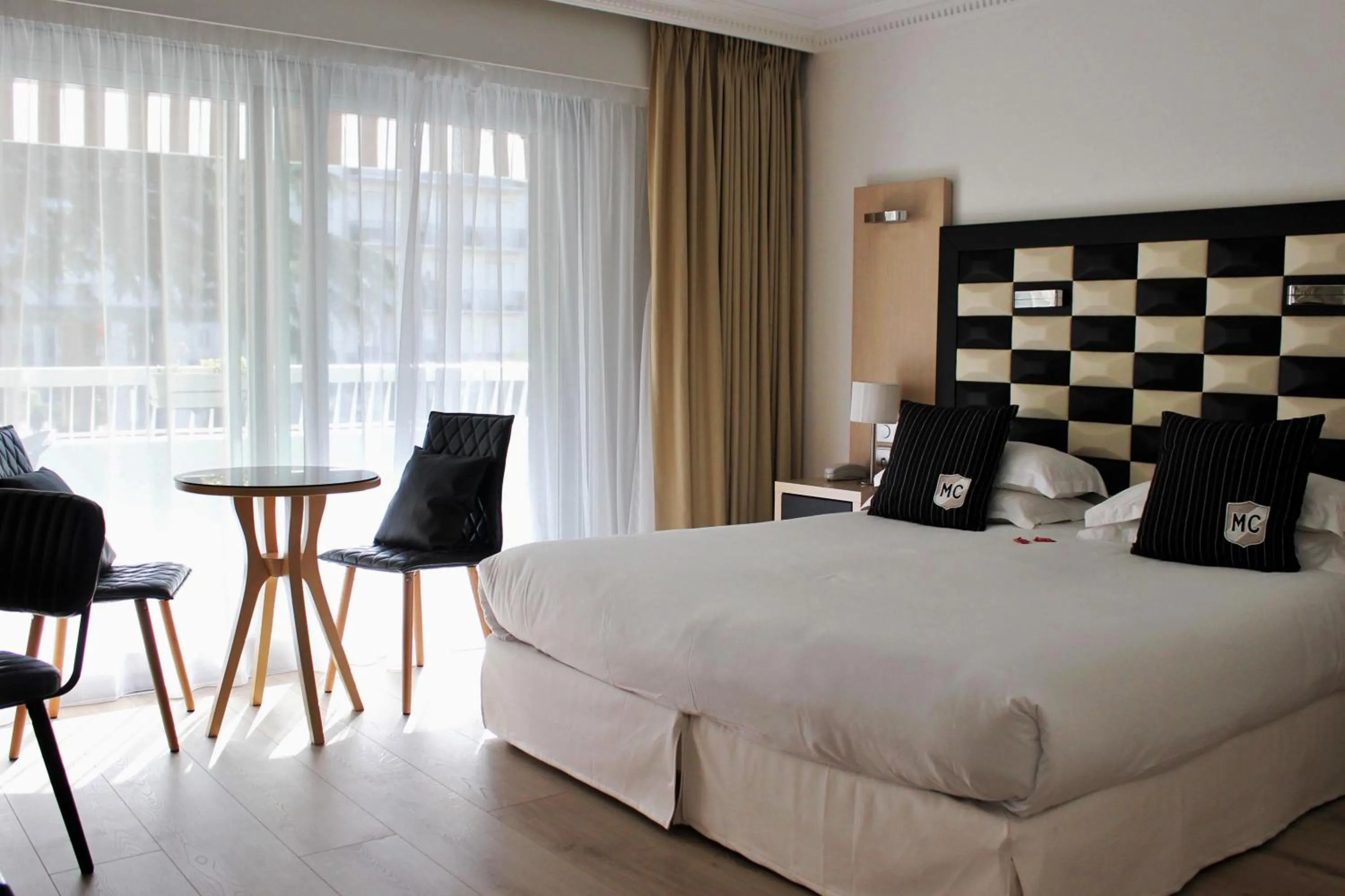 Photo of the whole room, Bed in Hôtel Victoria