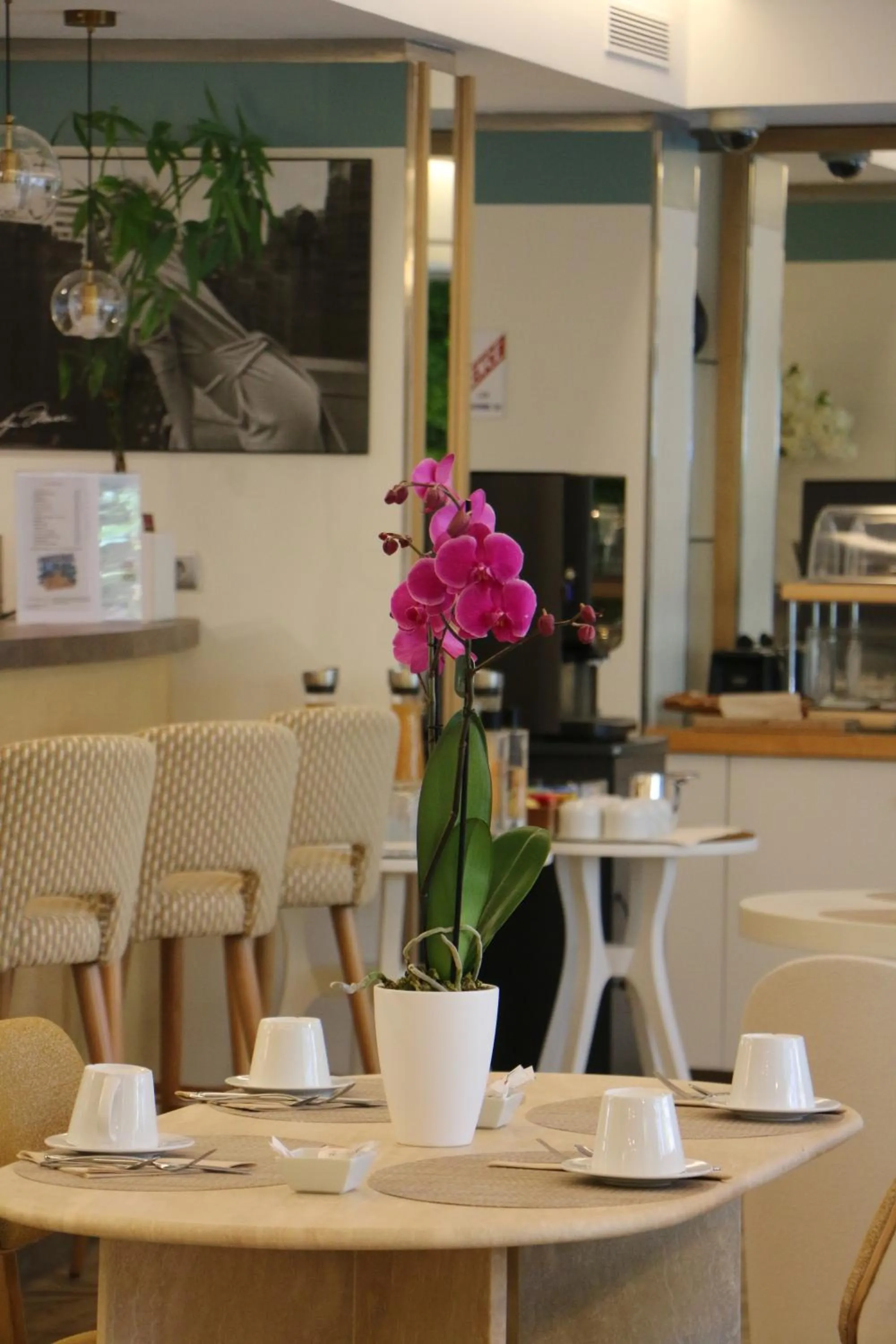 Breakfast in Hôtel Victoria