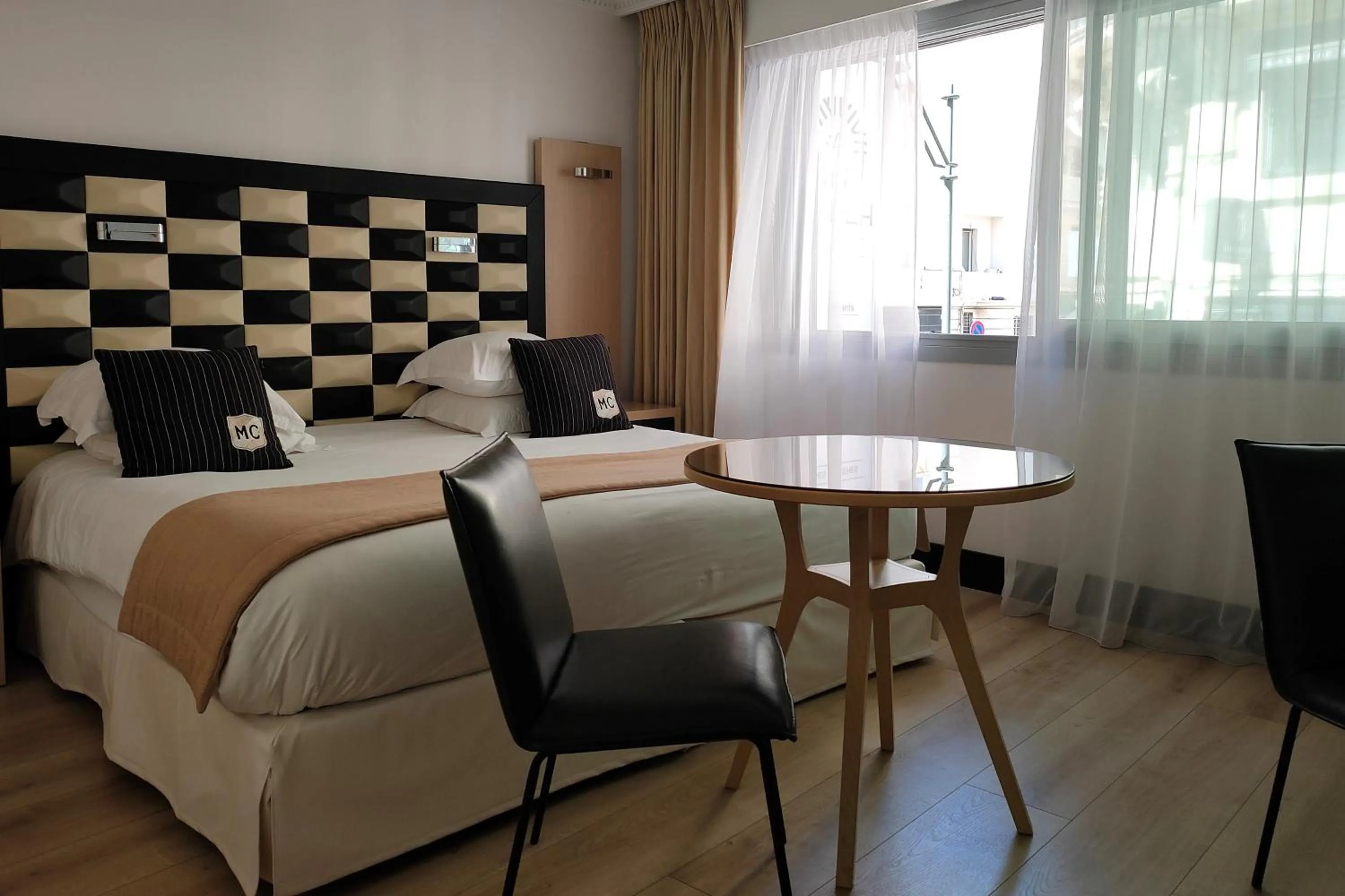 Photo of the whole room, Bed in Hôtel Victoria