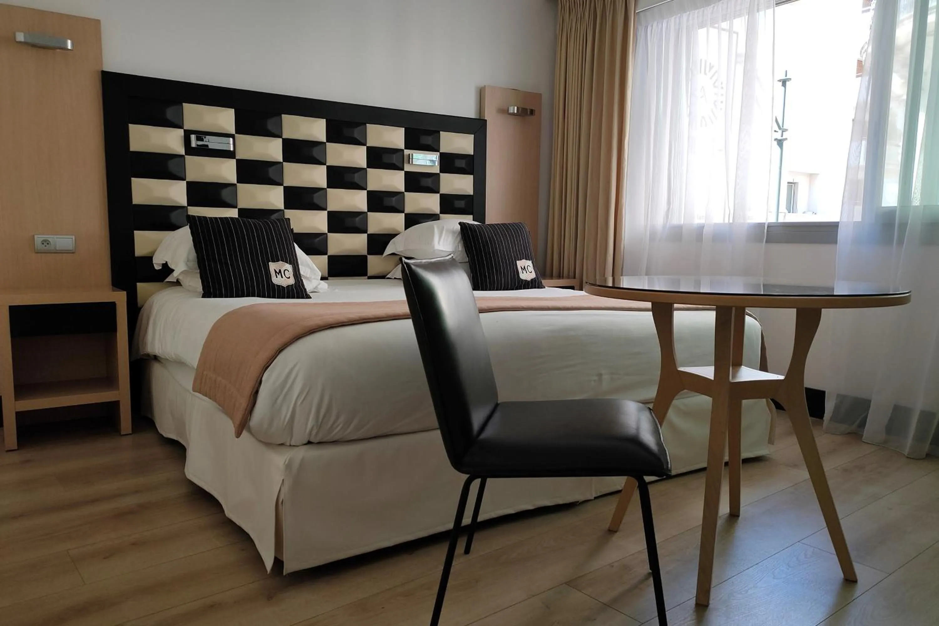 Photo of the whole room, Bed in Hôtel Victoria