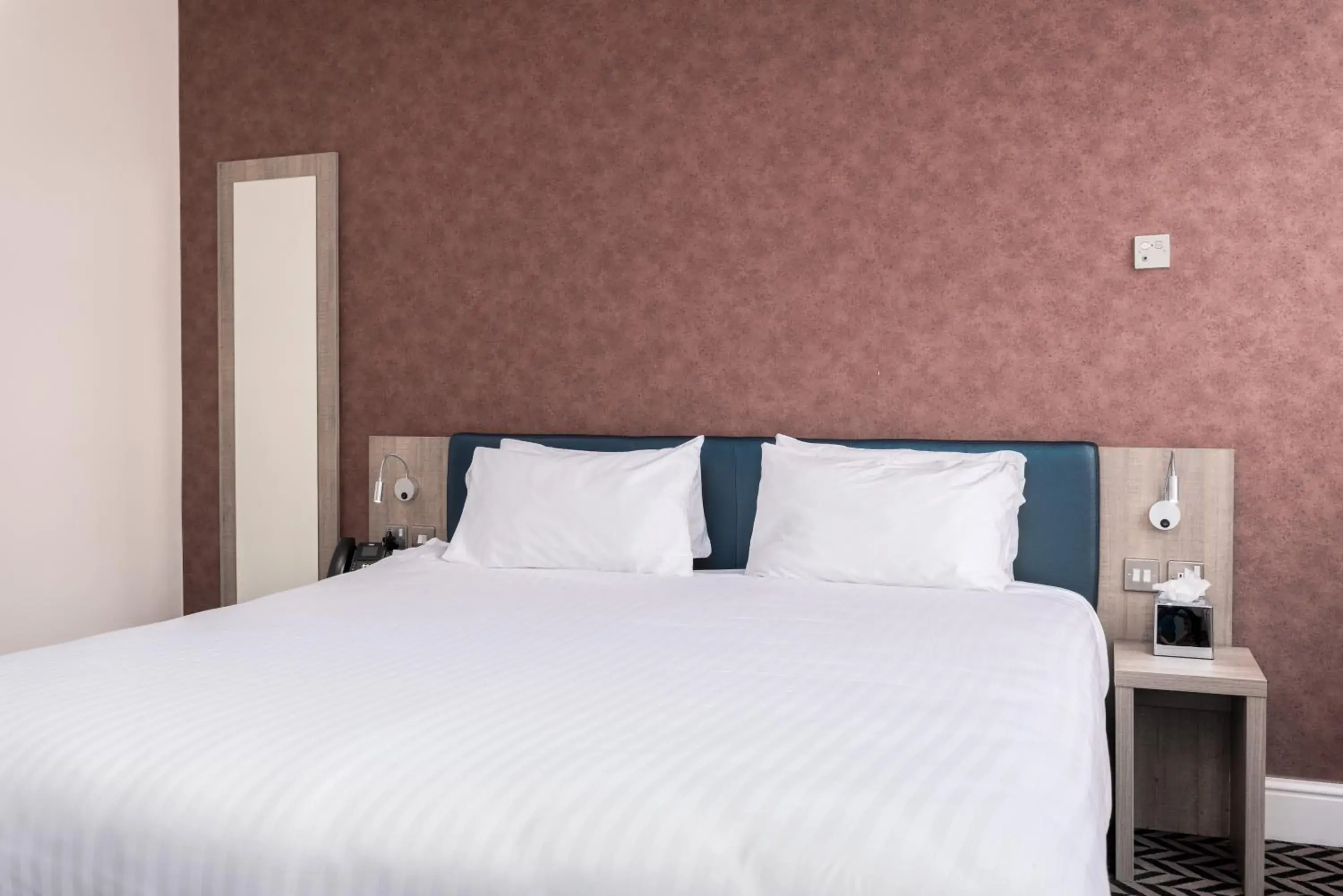 Superior Family Room with One King and One Single Bed and Walk-In Shower - Mobility Accessible in Best Western Carlton Hotel Superior Family Room with One King and One Single Bed and Walk-In Shower - Mobility Accessible in Best Western Carlton Hotel