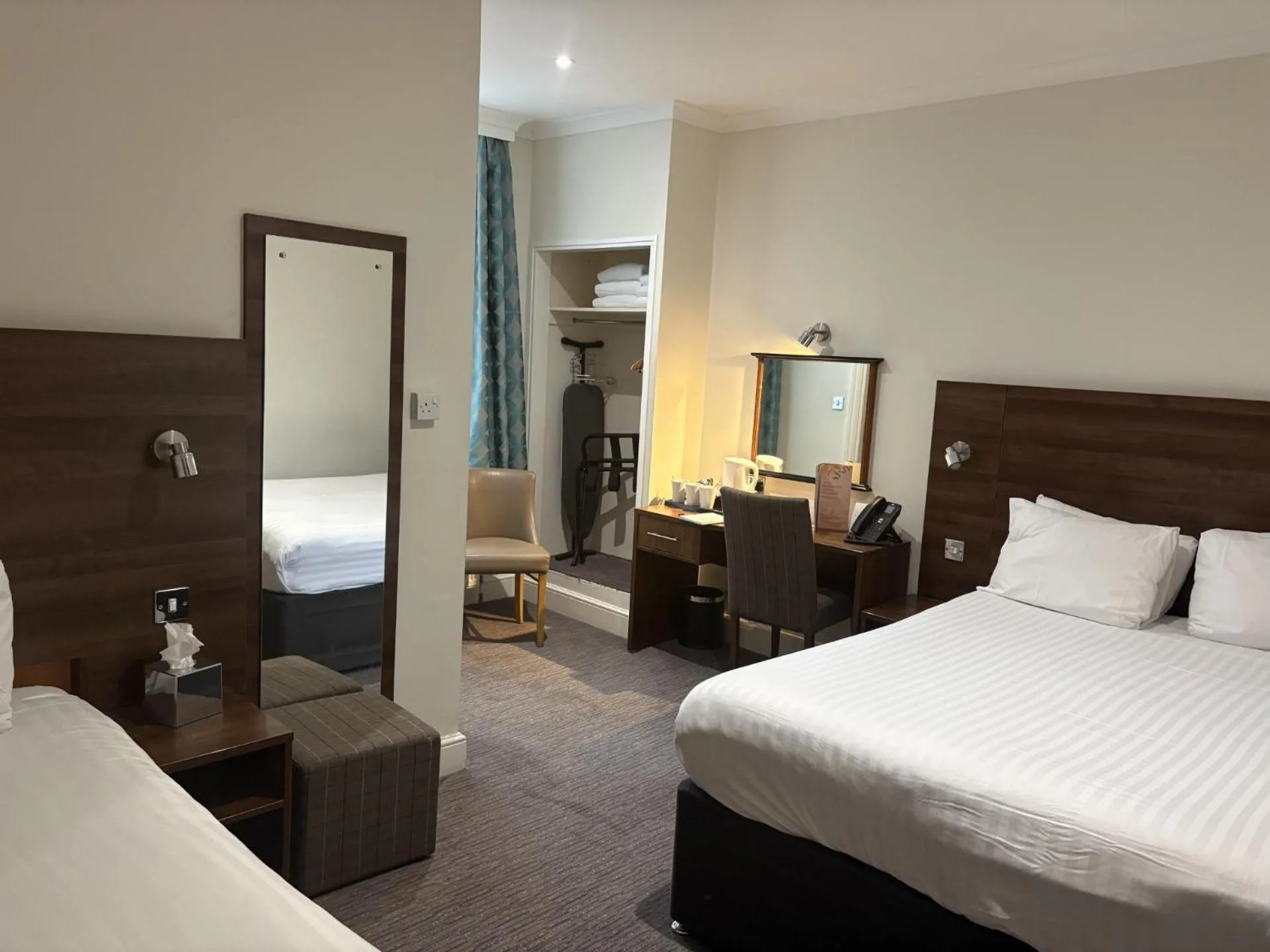 Bed in Best Western Carlton Hotel