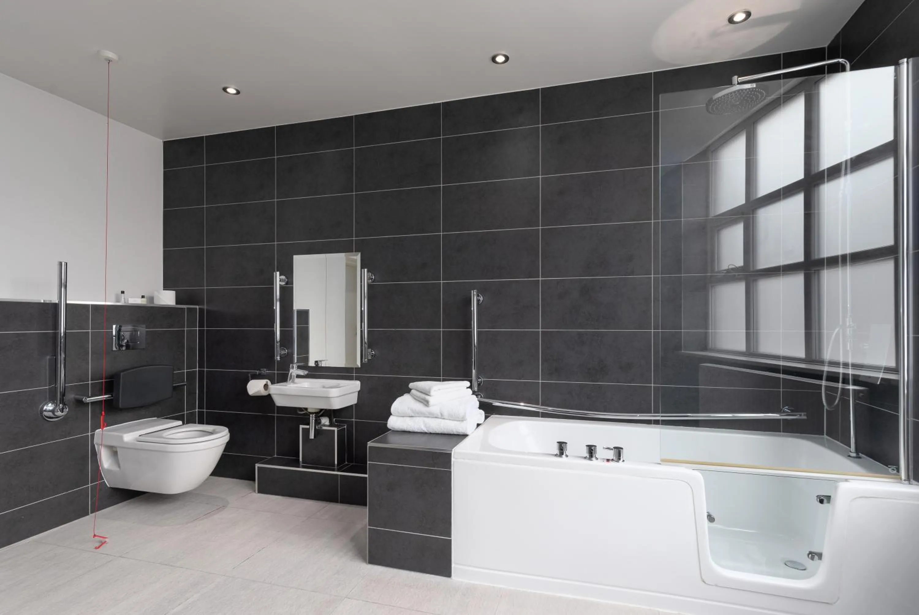 Shower in Best Western Carlton Hotel