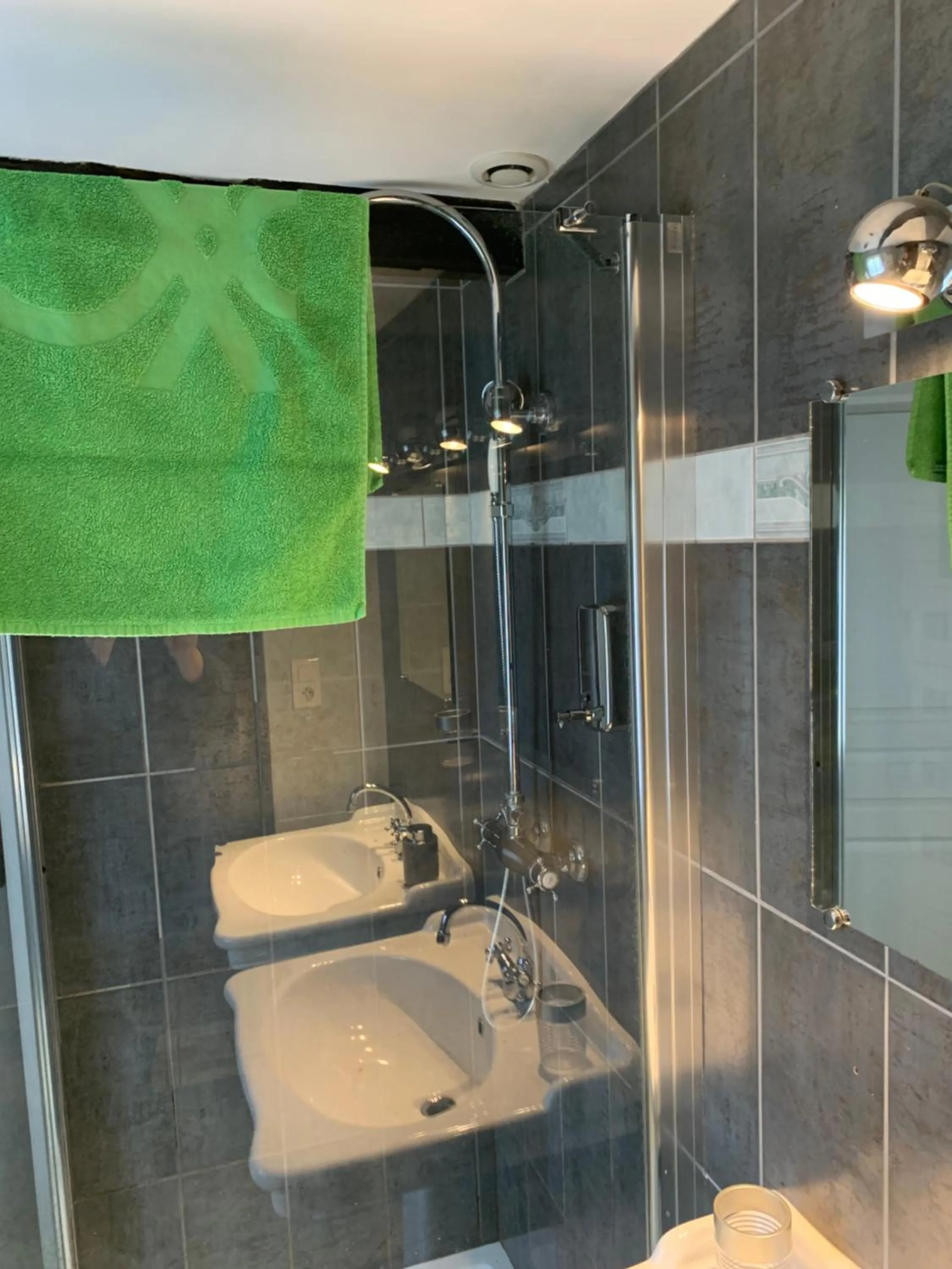 Shower in La ferme d'aristide