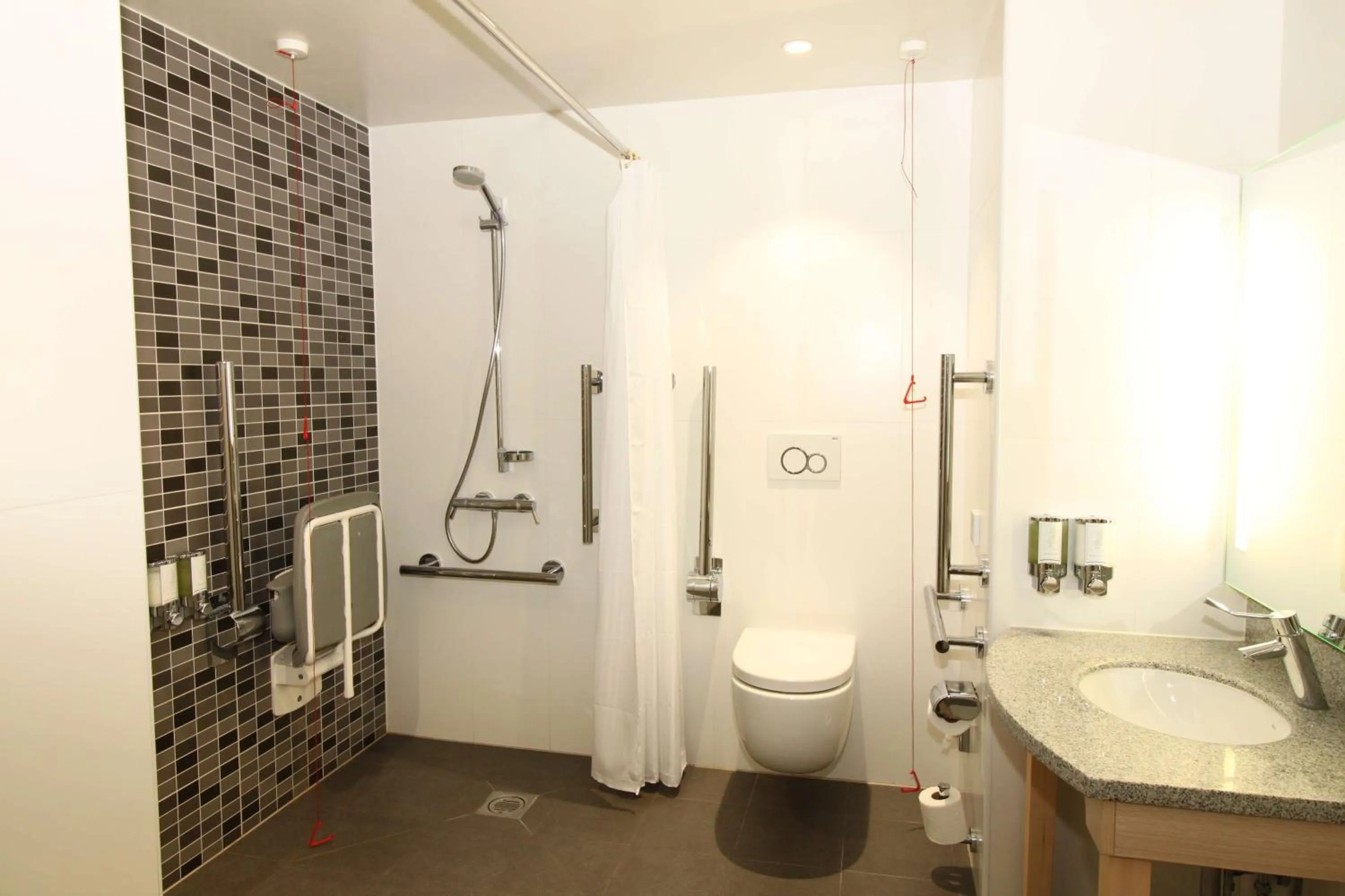 Bathroom in Hampton By Hilton London Docklands