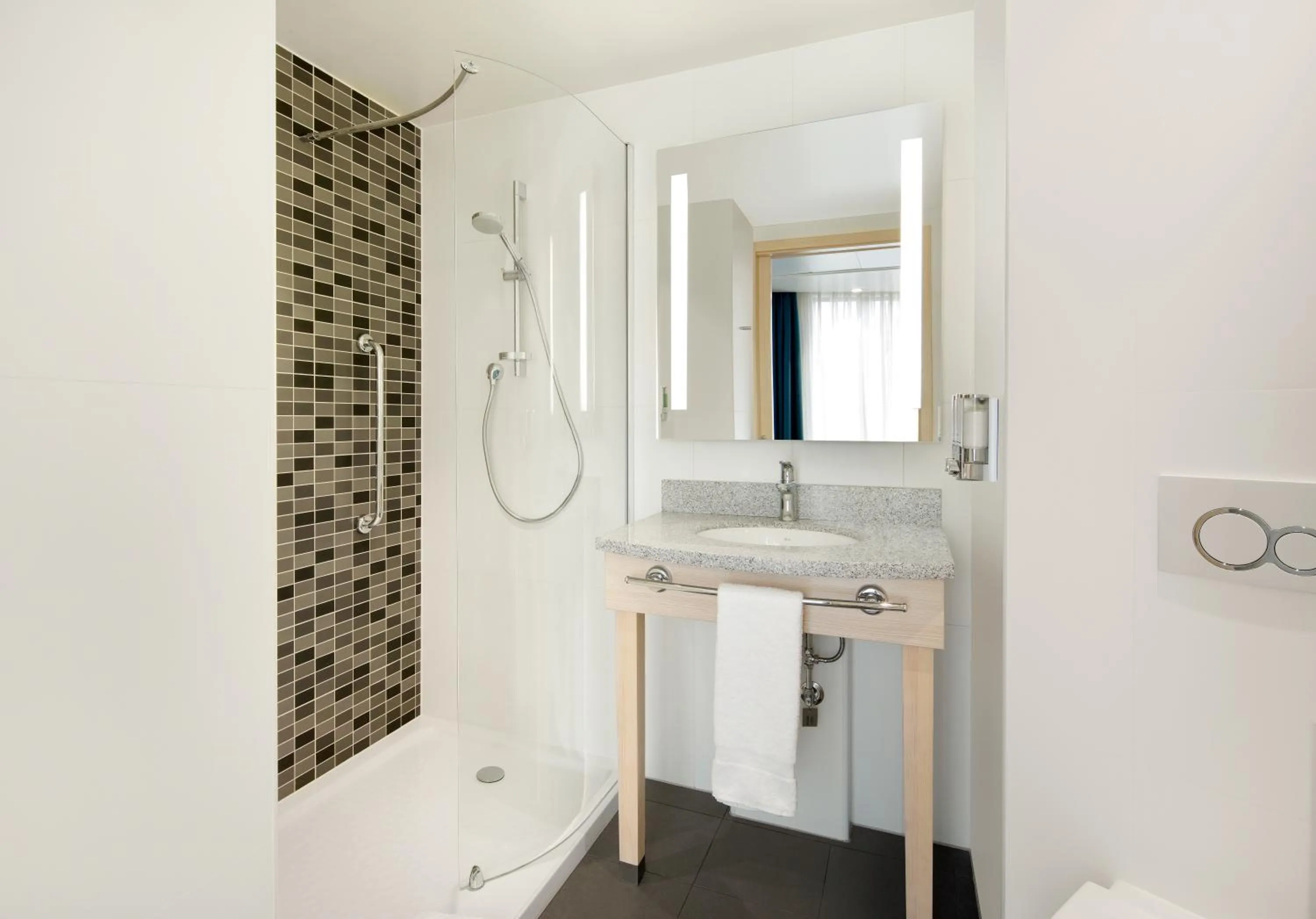 Bathroom in Hampton By Hilton London Docklands