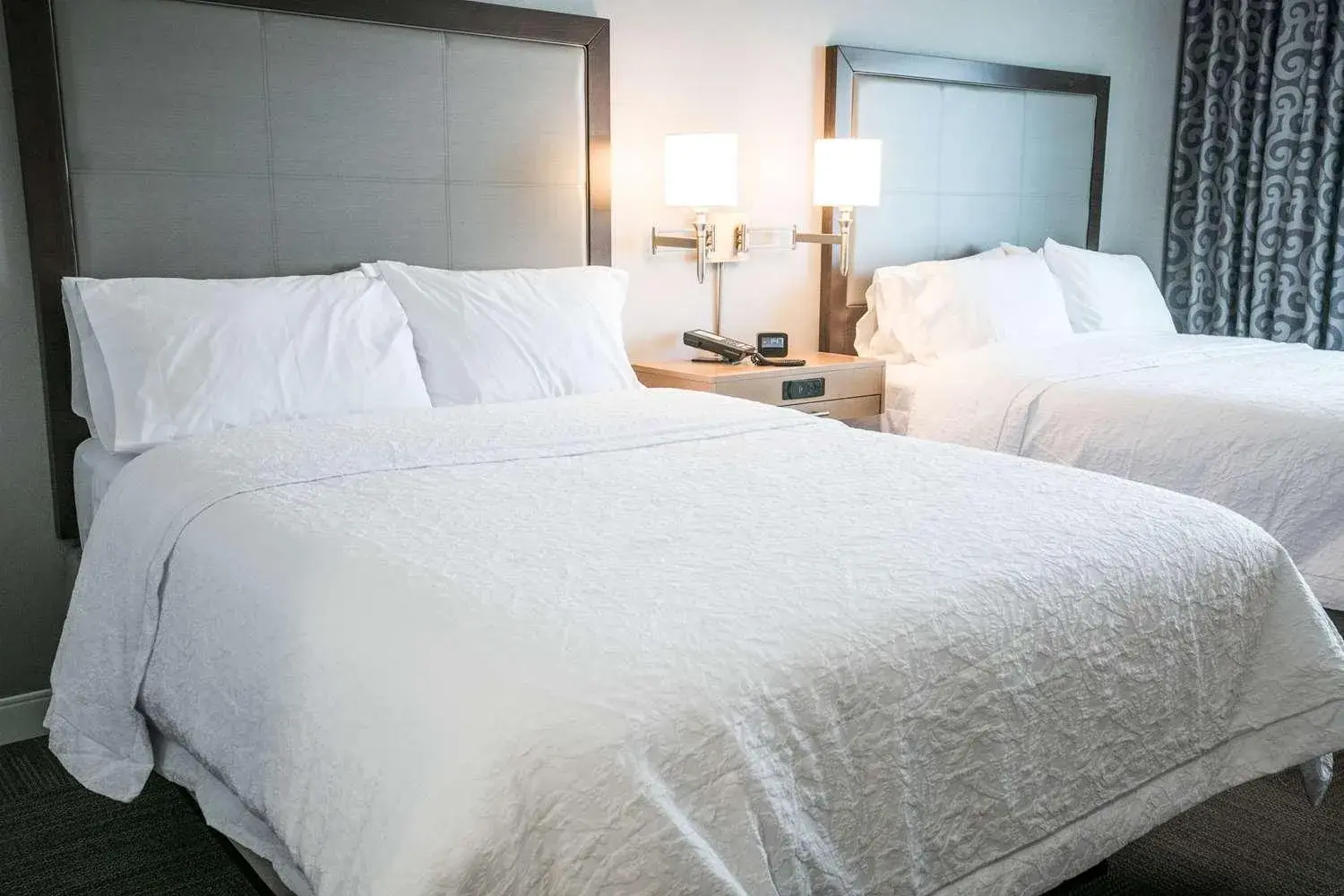 Bed in Hampton Inn & Suites Tempe/Phoenix Airport, Az Bed in Hampton Inn & Suites Tempe/Phoenix Airport, Az